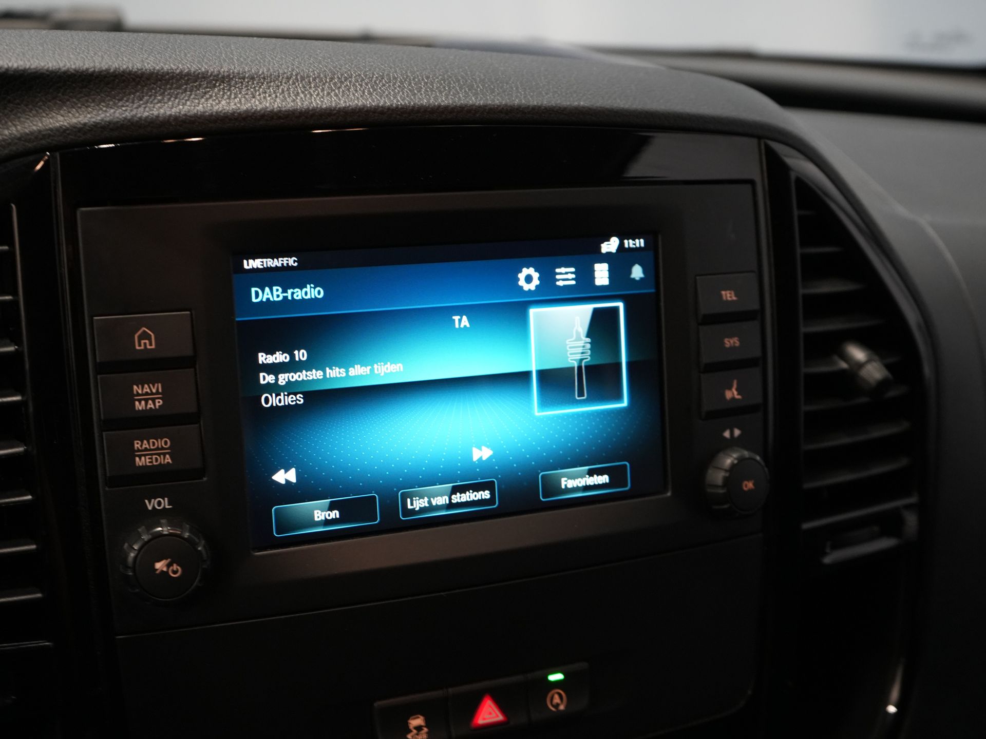 Mercedes-Benz Vito Bestelbus 110 CDI L2 BPM VRIJ! Carplay/ 3 Pers./ Cruise/ Camera/ Trekhaak/ Airco 21