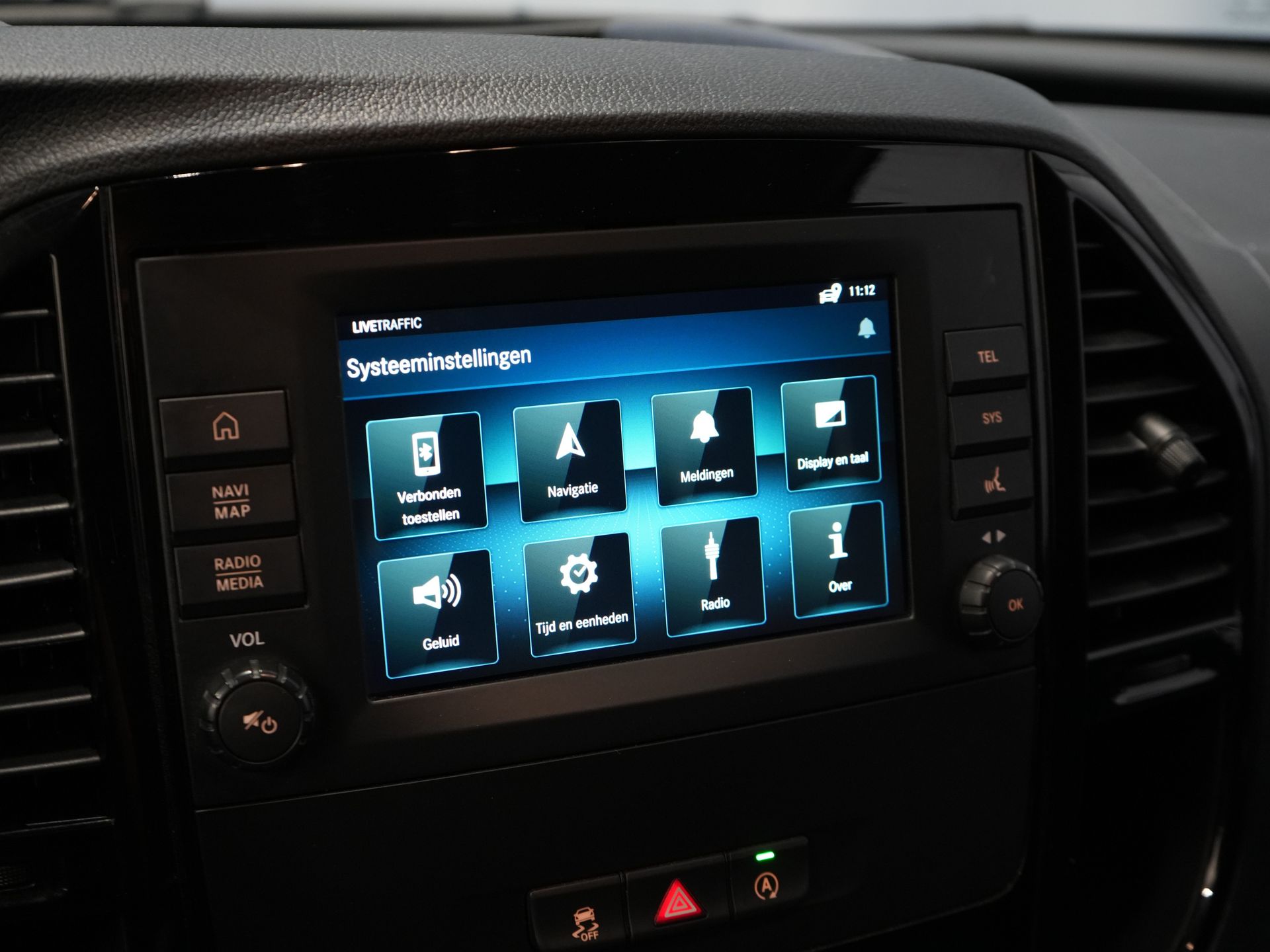 Mercedes-Benz Vito Bestelbus 110 CDI L2 BPM VRIJ! Carplay/ 3 Pers./ Cruise/ Camera/ Trekhaak/ Airco 22