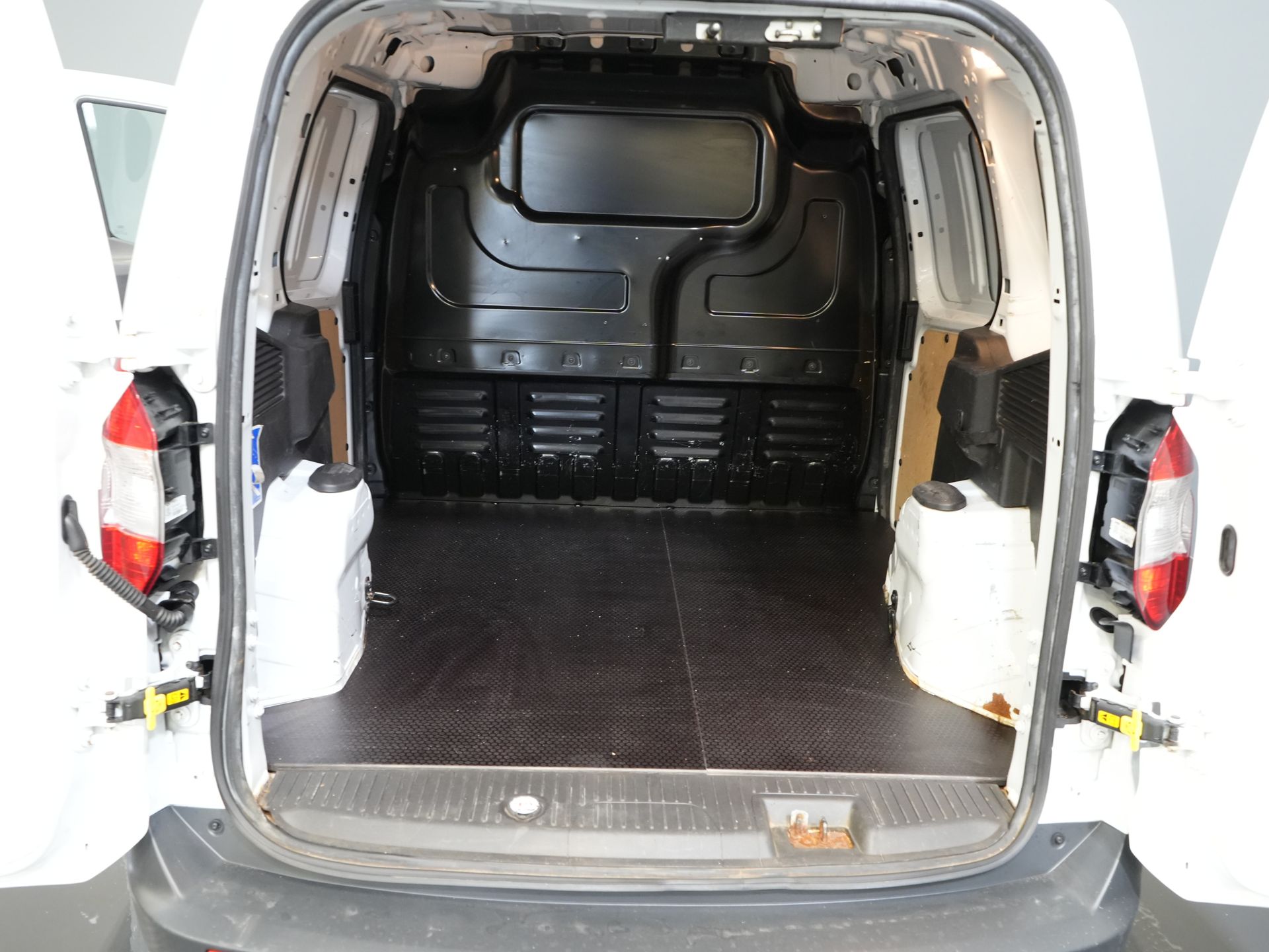 Ford Transit Courier Bestelbus 1.0 EcoBoost 100 pk Trend Benzine BPM VRIJ 2xSchuifdeur/ Airco/ Camera/ Trekhaak/ Dakdragers 14