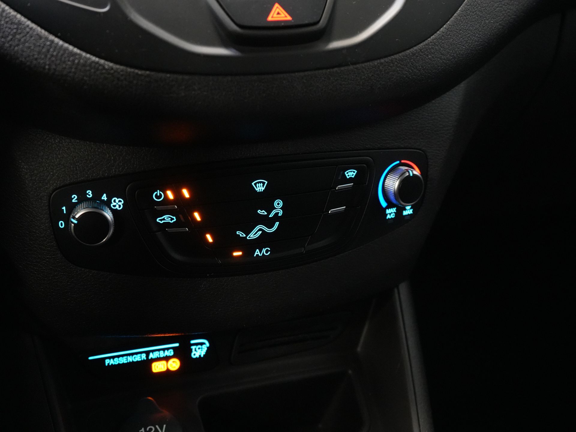 Ford Transit Courier Bestelbus 1.0 EcoBoost 100 pk Trend Benzine BPM VRIJ 2xSchuifdeur/ Airco/ Camera/ Trekhaak/ Dakdragers 19