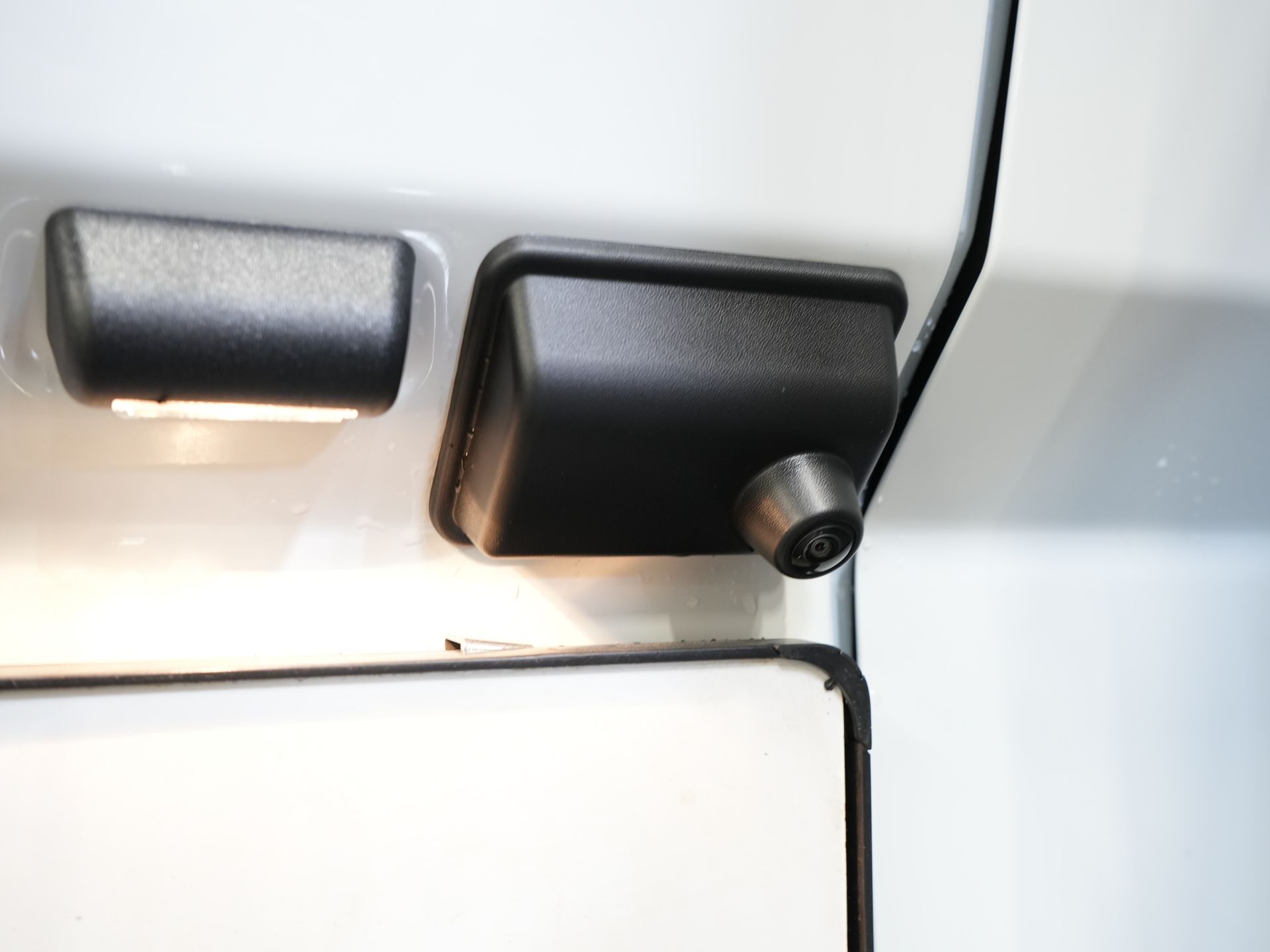 Ford E-Transit Custom Bestelbus 340 L2 65 kWh 330 km WLTP 2.3t Trekverm./ Snellader/ LED/ Standkachel/ Stoelverw./ Stuur.Verw./ Voorruit.Verw./ Carplay/ Camera/ 15