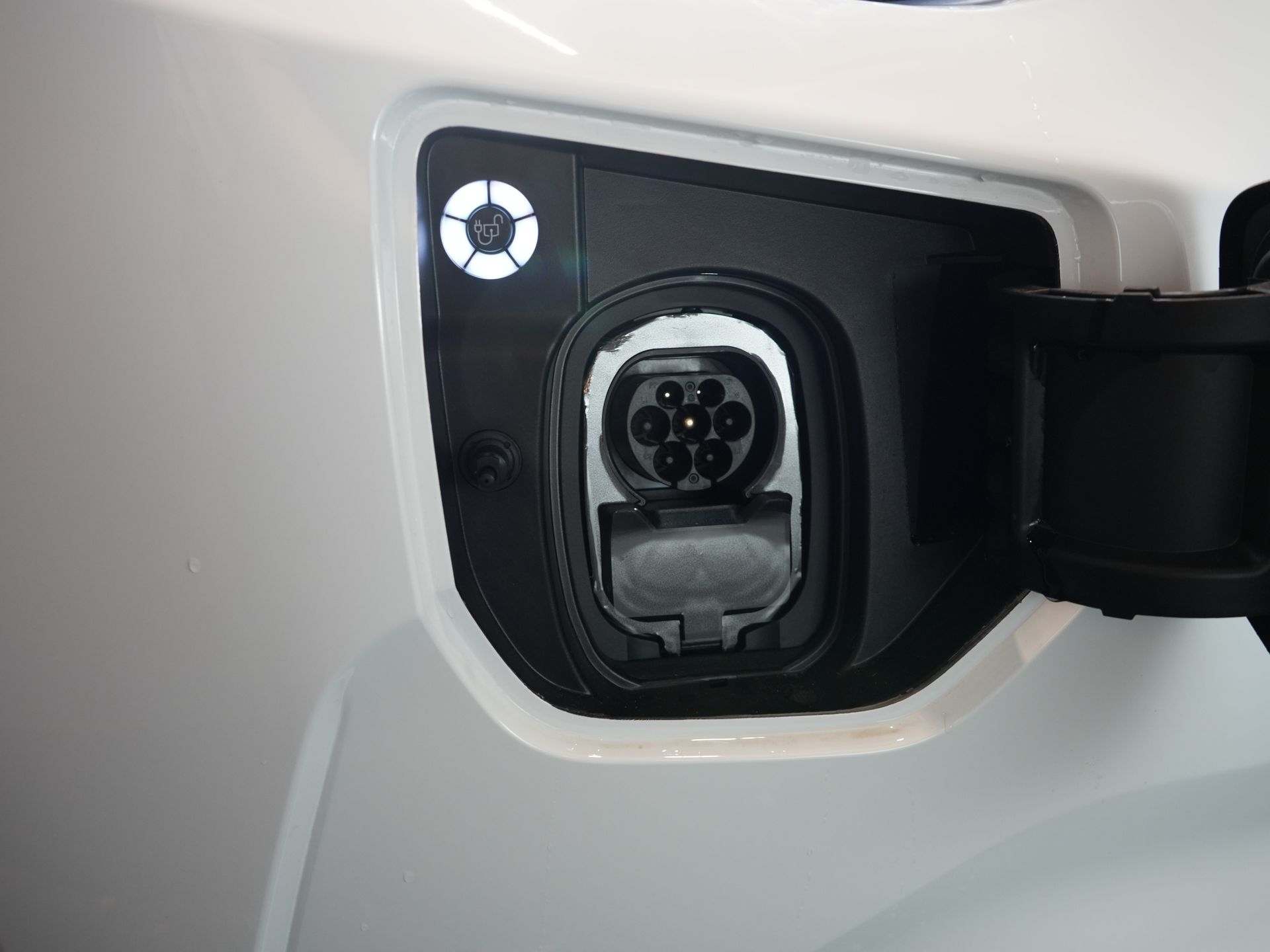 Ford E-Transit Custom Bestelbus 340 L2 65 kWh 330 km WLTP 2.3t Trekverm./ Snellader/ LED/ Standkachel/ Stoelverw./ Stuur.Verw./ Voorruit.Verw./ Carplay/ Camera/ 17