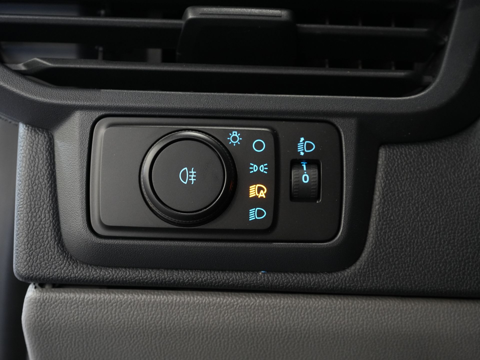 Ford E-Transit Custom Bestelbus 340 L2 65 kWh 330 km WLTP 2.3t Trekverm./ Snellader/ LED/ Standkachel/ Stoelverw./ Stuur.Verw./ Voorruit.Verw./ Carplay/ Camera/ 18