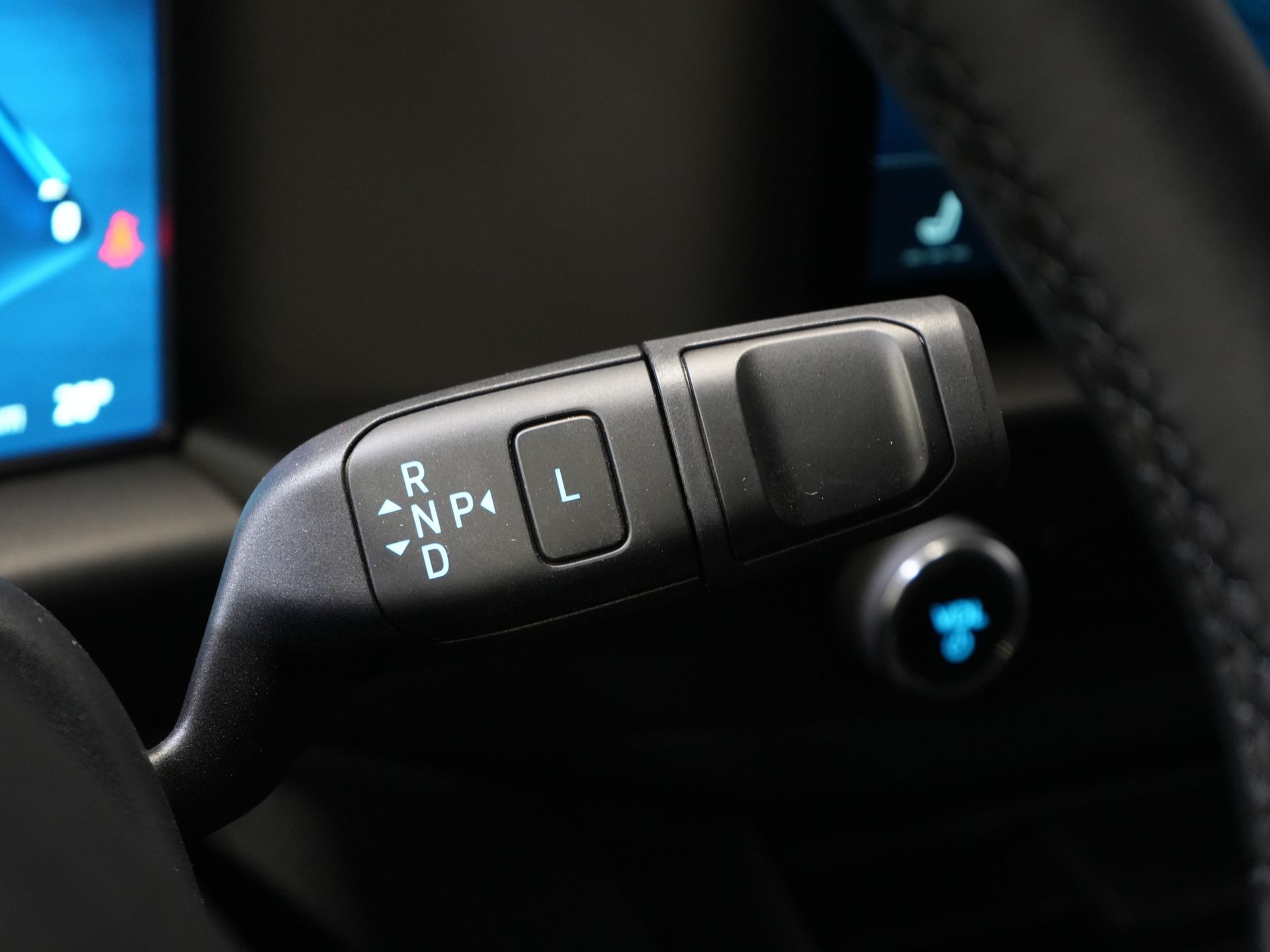 Ford E-Transit Custom Bestelbus 340 L2 65 kWh 330 km WLTP 2.3t Trekverm./ Snellader/ LED/ Standkachel/ Stoelverw./ Stuur.Verw./ Voorruit.Verw./ Carplay/ Camera/ 21