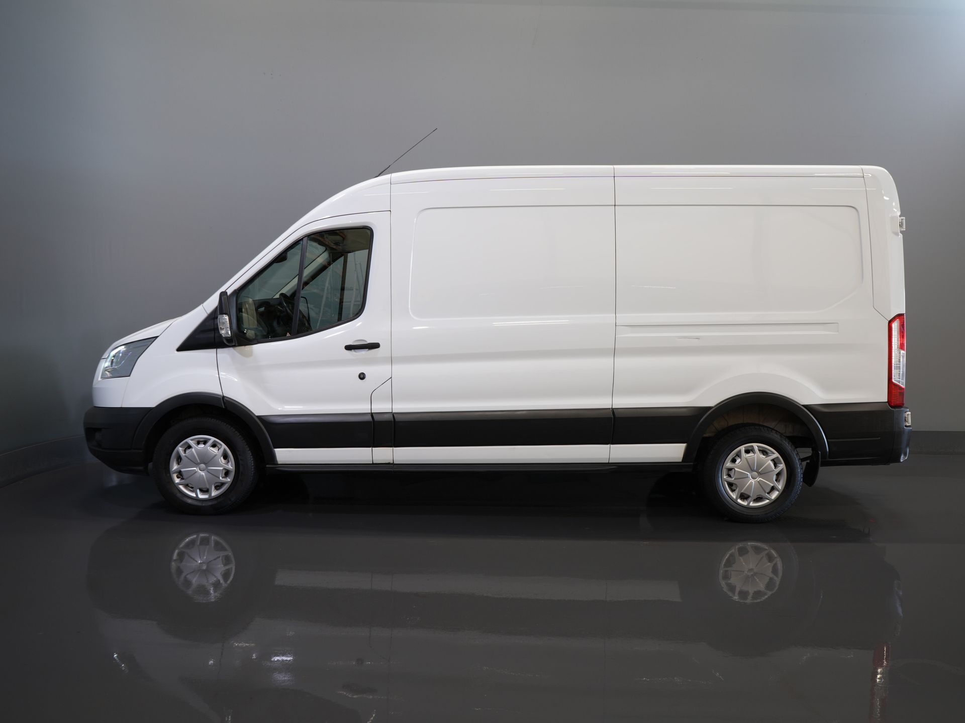 Ford Transit Bestelbus 330 2.0 TDCI 130 pk Trend Aut. L3H2 Carplay/ Camera/ PDC/ Cruise/ Trekhaak/ Airco 9