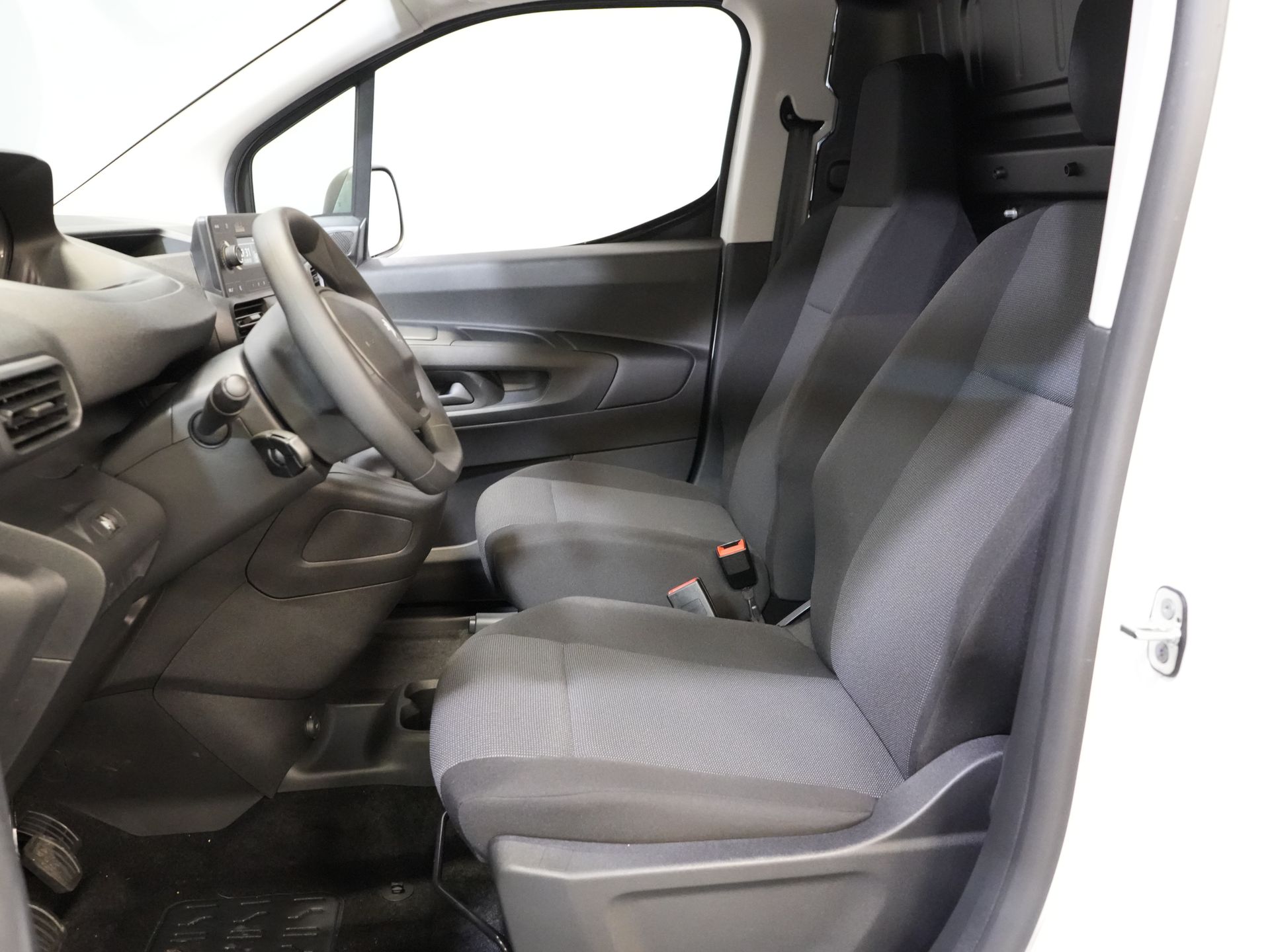 Peugeot Partner Bestelbus 1.2 Turbo 110 pk BPM VRIJ/ BENZINE/ PDC/ Cruise/ Airco 11