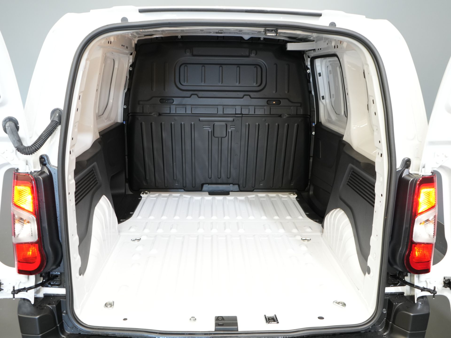 Peugeot Partner Bestelbus 1.2 Turbo 110 pk BPM VRIJ/ BENZINE/ PDC/ Cruise/ Airco 15