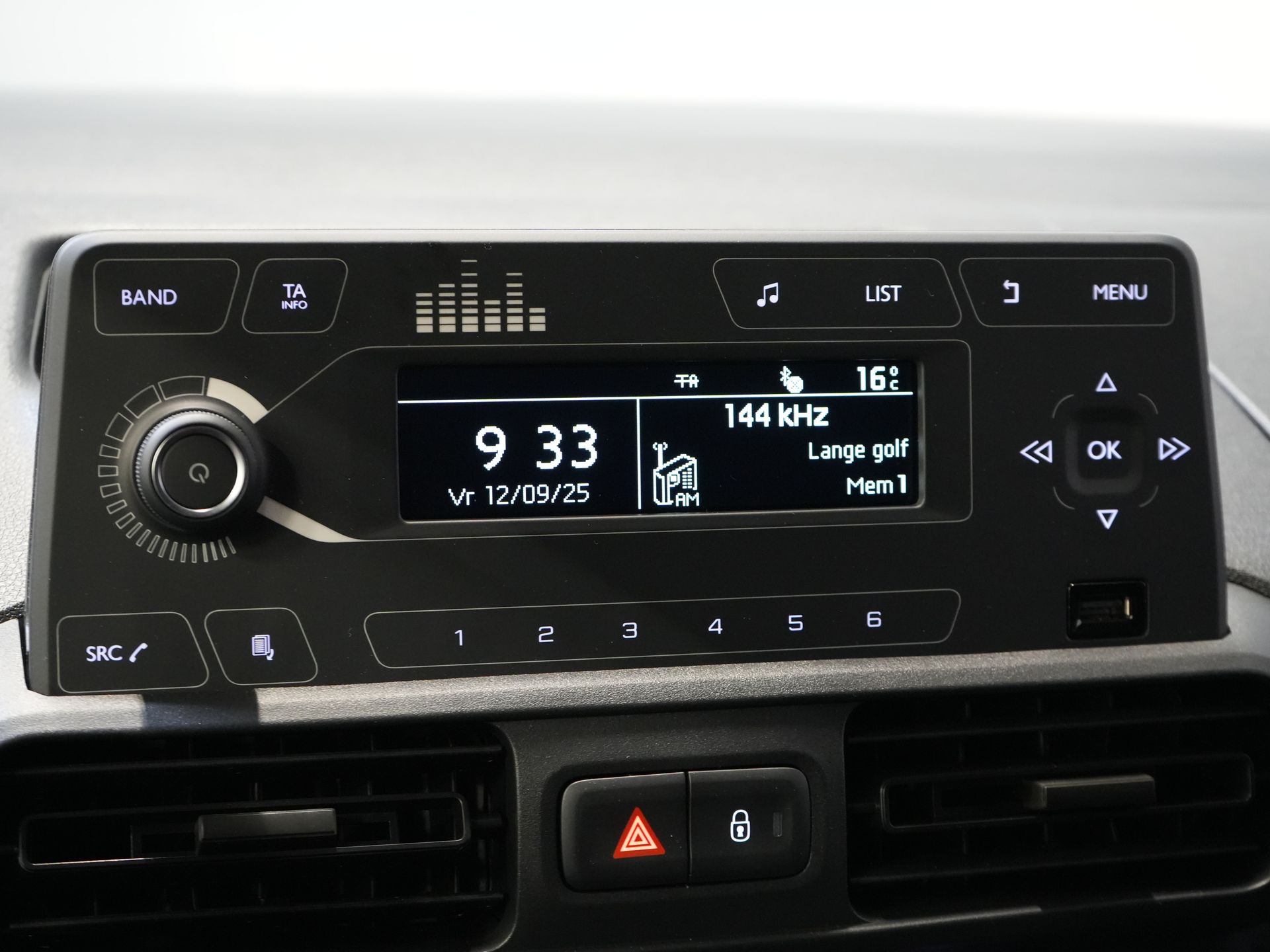 Peugeot Partner Bestelbus 1.2 Turbo 110 pk BPM VRIJ/ BENZINE/ PDC/ Cruise/ Airco 20