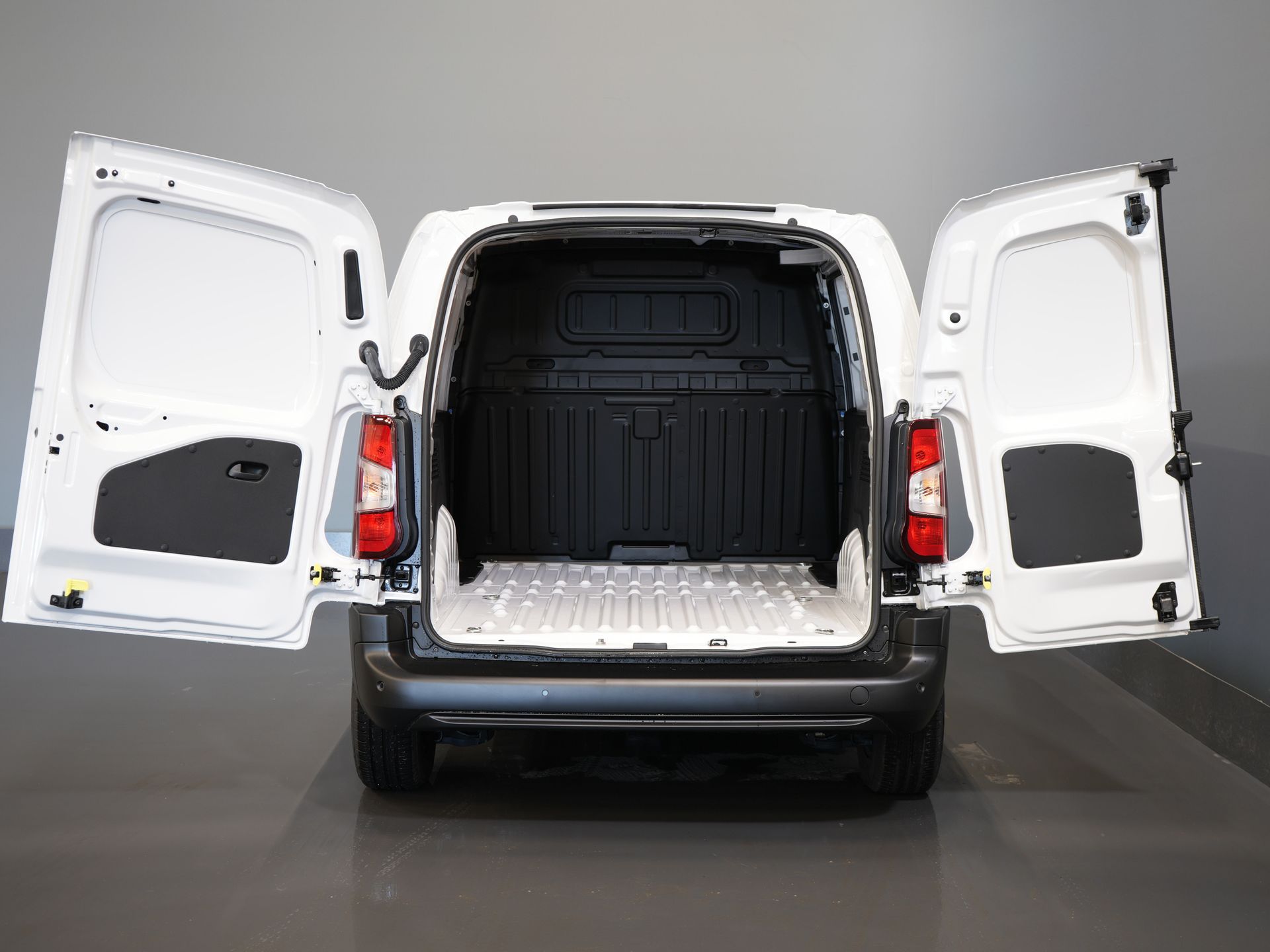 Peugeot Partner Bestelbus 1.2 Turbo 110 pk BPM VRIJ/ BENZINE/ PDC/ Cruise/ Airco 4