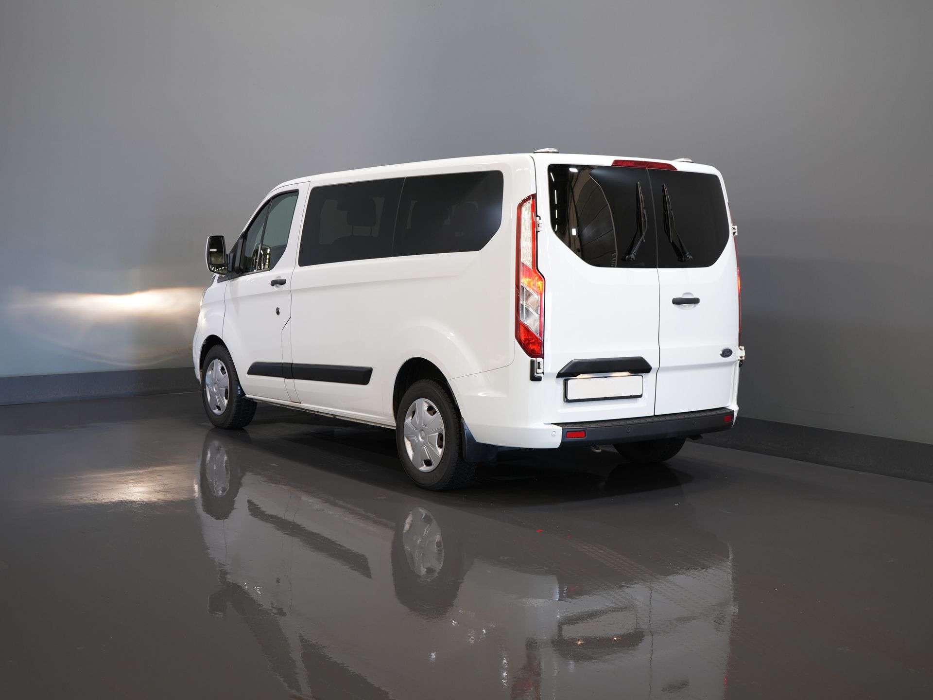 Ford Transit Custom Personenvervoer Tourneo 2.0 TDCI €28.613,- incl. BTW/BPM Trend Combi/ Kombi/ 9 Persoons/ 9 P/ Cruise/ PDC/ Airco 1