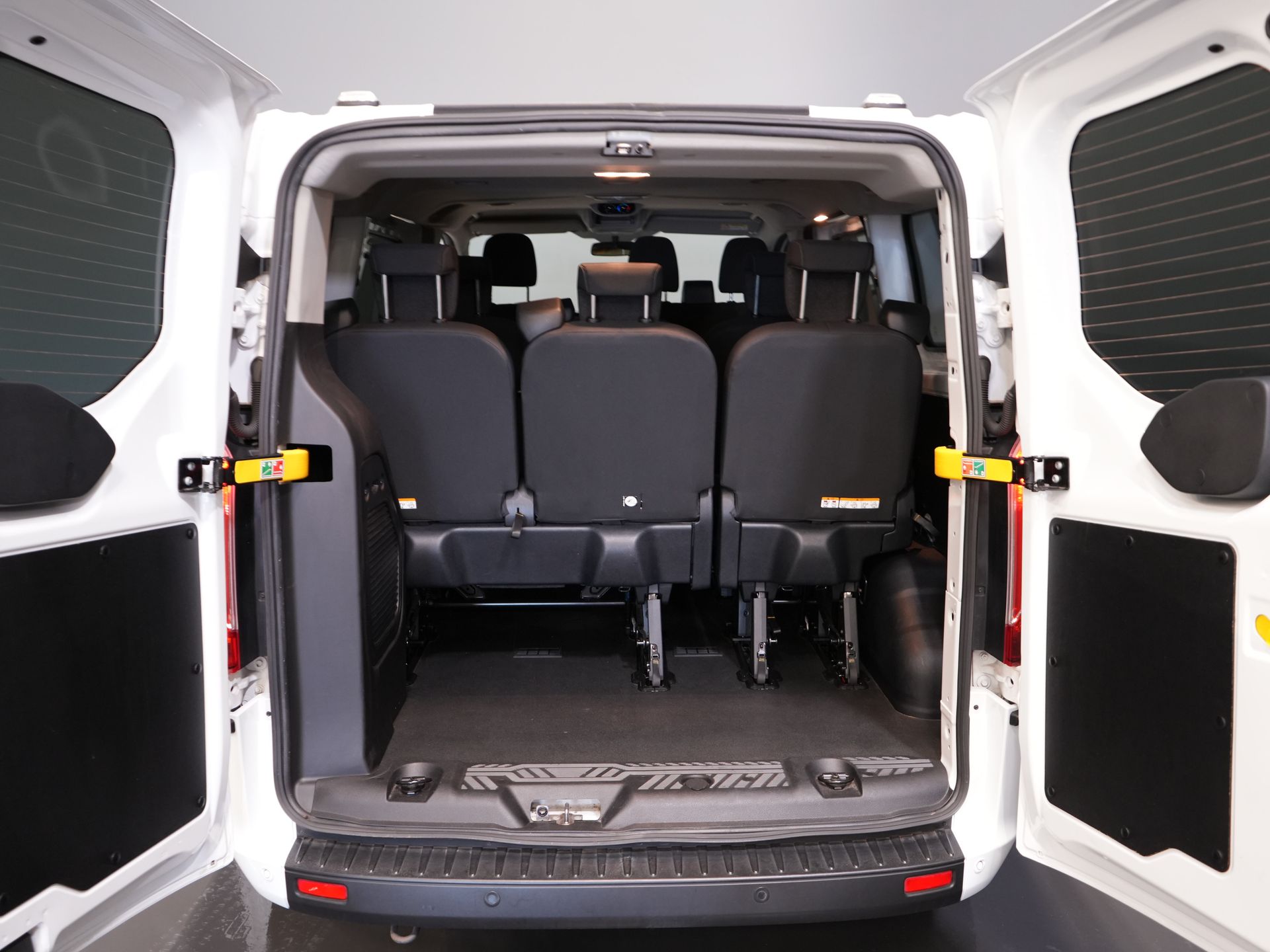 Ford Transit Custom Personenvervoer Tourneo 2.0 TDCI €28.613,- incl. BTW/BPM Trend Combi/ Kombi/ 9 Persoons/ 9 P/ Cruise/ PDC/ Airco 14