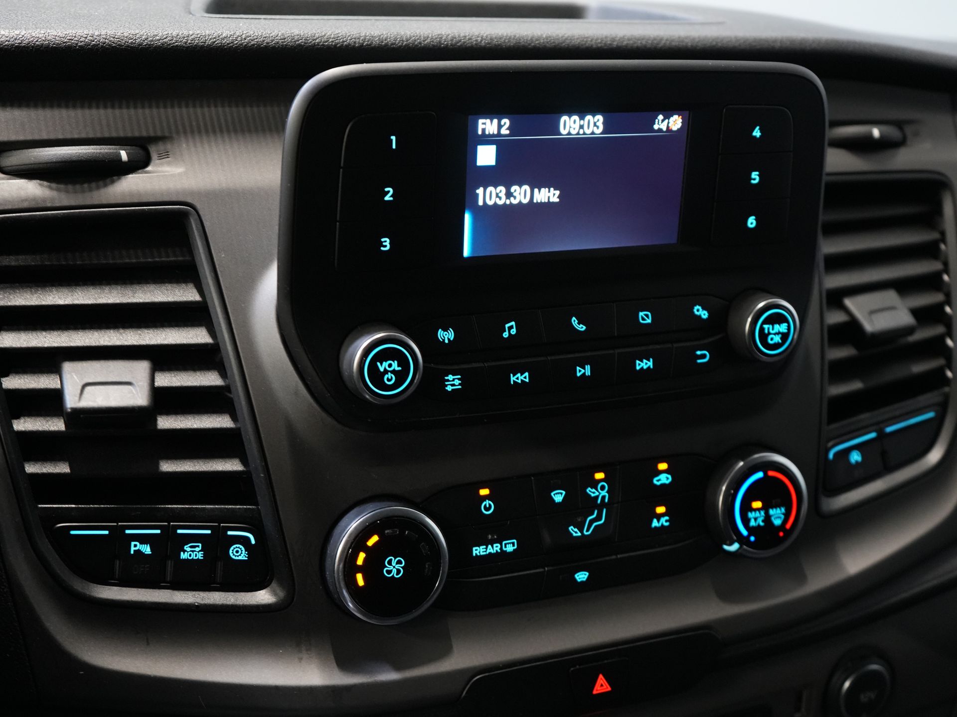 Ford Transit Custom Personenvervoer Tourneo 2.0 TDCI €28.613,- incl. BTW/BPM Trend Combi/ Kombi/ 9 Persoons/ 9 P/ Cruise/ PDC/ Airco 18