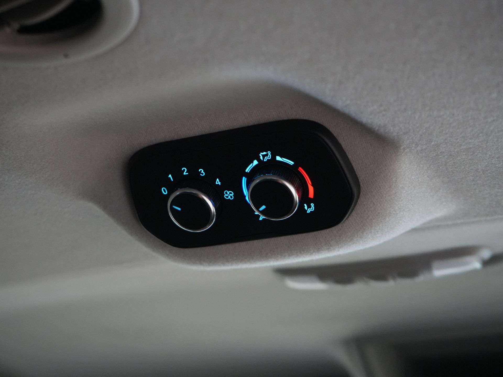 Ford Transit Custom Personenvervoer Tourneo 2.0 TDCI €28.613,- incl. BTW/BPM Trend Combi/ Kombi/ 9 Persoons/ 9 P/ Cruise/ PDC/ Airco 19