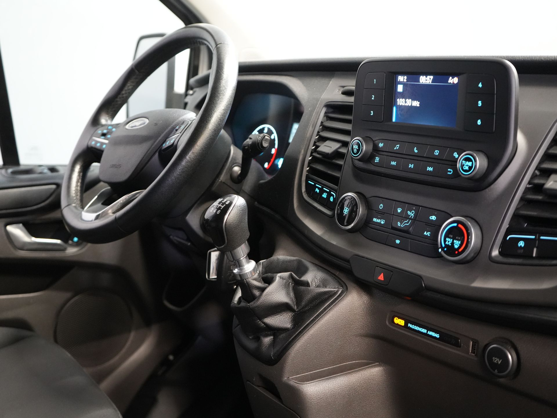 Ford Transit Custom Personenvervoer Tourneo 2.0 TDCI €28.613,- incl. BTW/BPM Trend Combi/ Kombi/ 9 Persoons/ 9 P/ Cruise/ PDC/ Airco 2