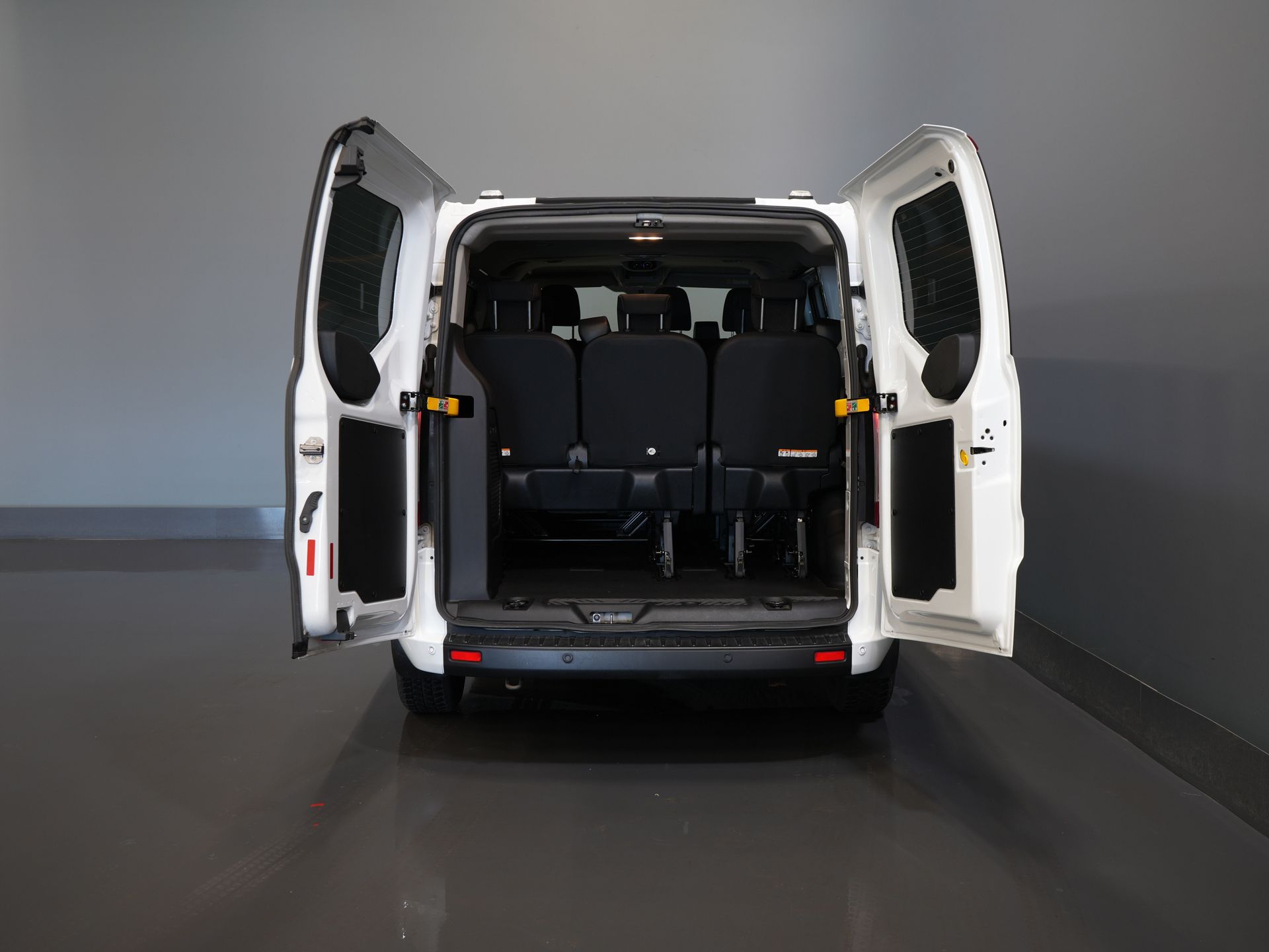 Ford Transit Custom Personenvervoer Tourneo 2.0 TDCI €28.613,- incl. BTW/BPM Trend Combi/ Kombi/ 9 Persoons/ 9 P/ Cruise/ PDC/ Airco 4