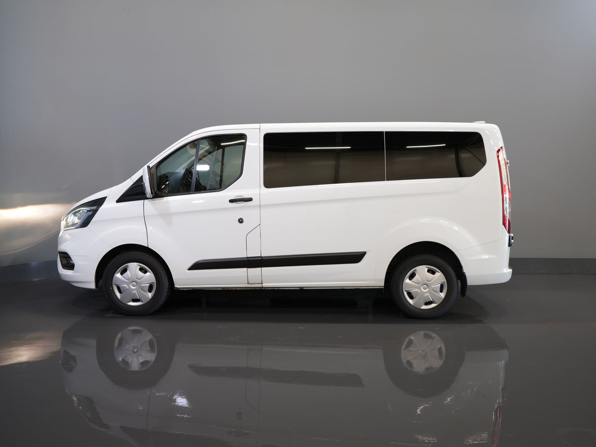 Ford Transit Custom Personenvervoer Tourneo 2.0 TDCI €28.613,- incl. BTW/BPM Trend Combi/ Kombi/ 9 Persoons/ 9 P/ Cruise/ PDC/ Airco 9