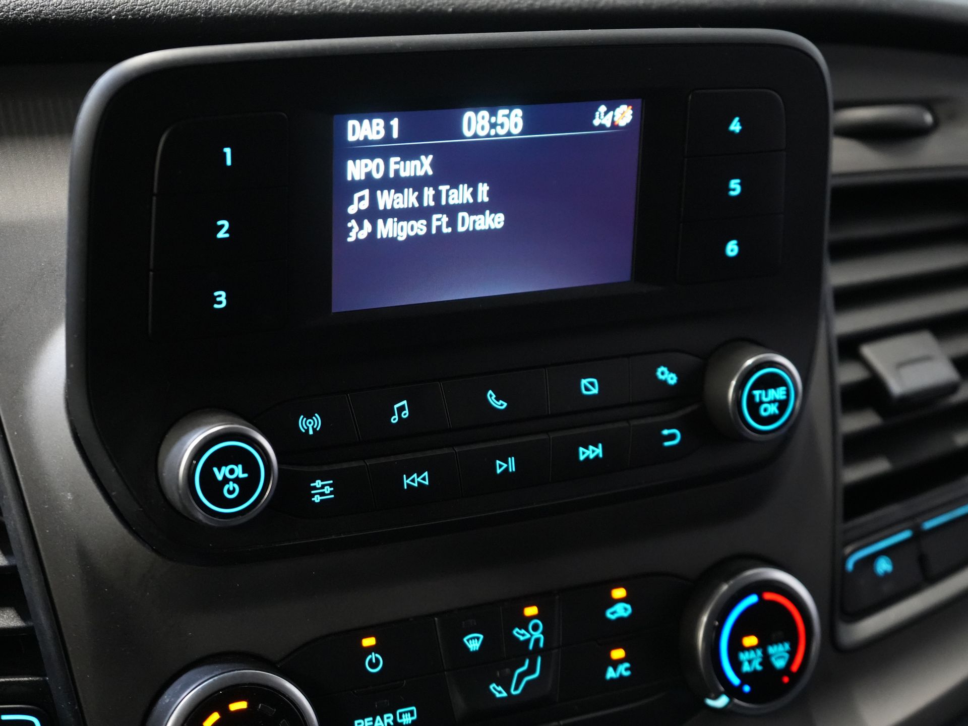 Ford Transit Custom Personenvervoer Tourneo 2.0 TDCI €28.352,- incl. BTW/BPM Trend Combi/ Kombi/ 9 Persoons/ 9 P/ Cruise/ PDC/ Airco 19