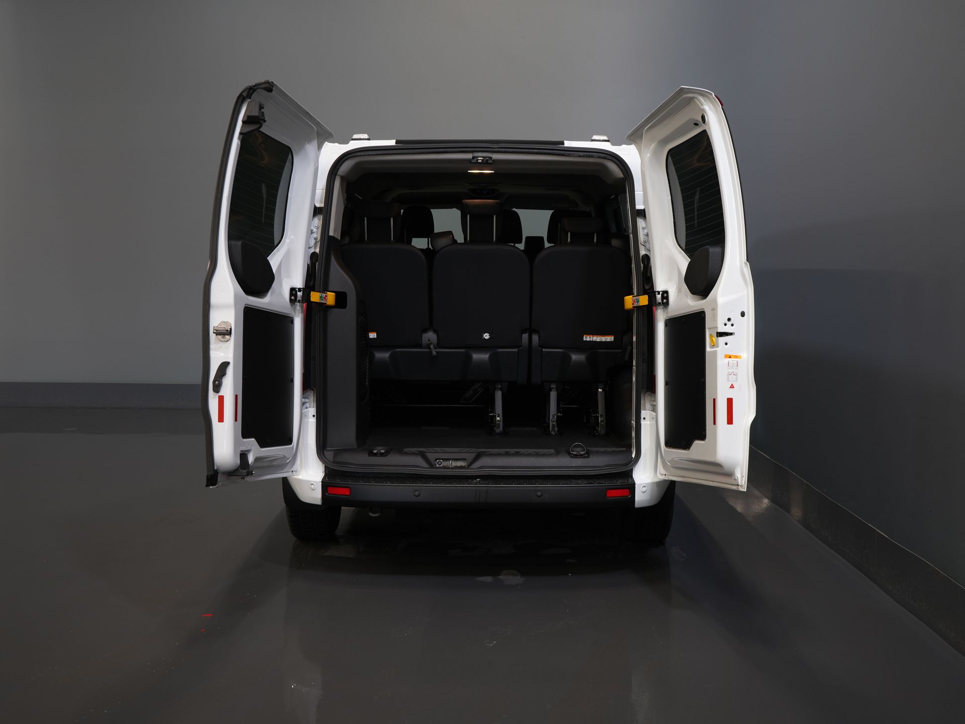 Ford Transit Custom Personenvervoer Tourneo 2.0 TDCI €28.352,- incl. BTW/BPM Trend Combi/ Kombi/ 9 Persoons/ 9 P/ Cruise/ PDC/ Airco 4