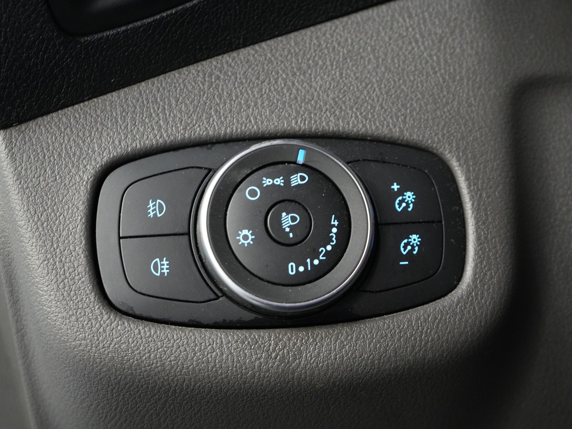 Ford Transit Connect Bestelbus 1.5 TDCI 100 pk L2 Imperiaal/ Inrichting/ Trekhaak/ Cruise/ PDC/ Airco 16