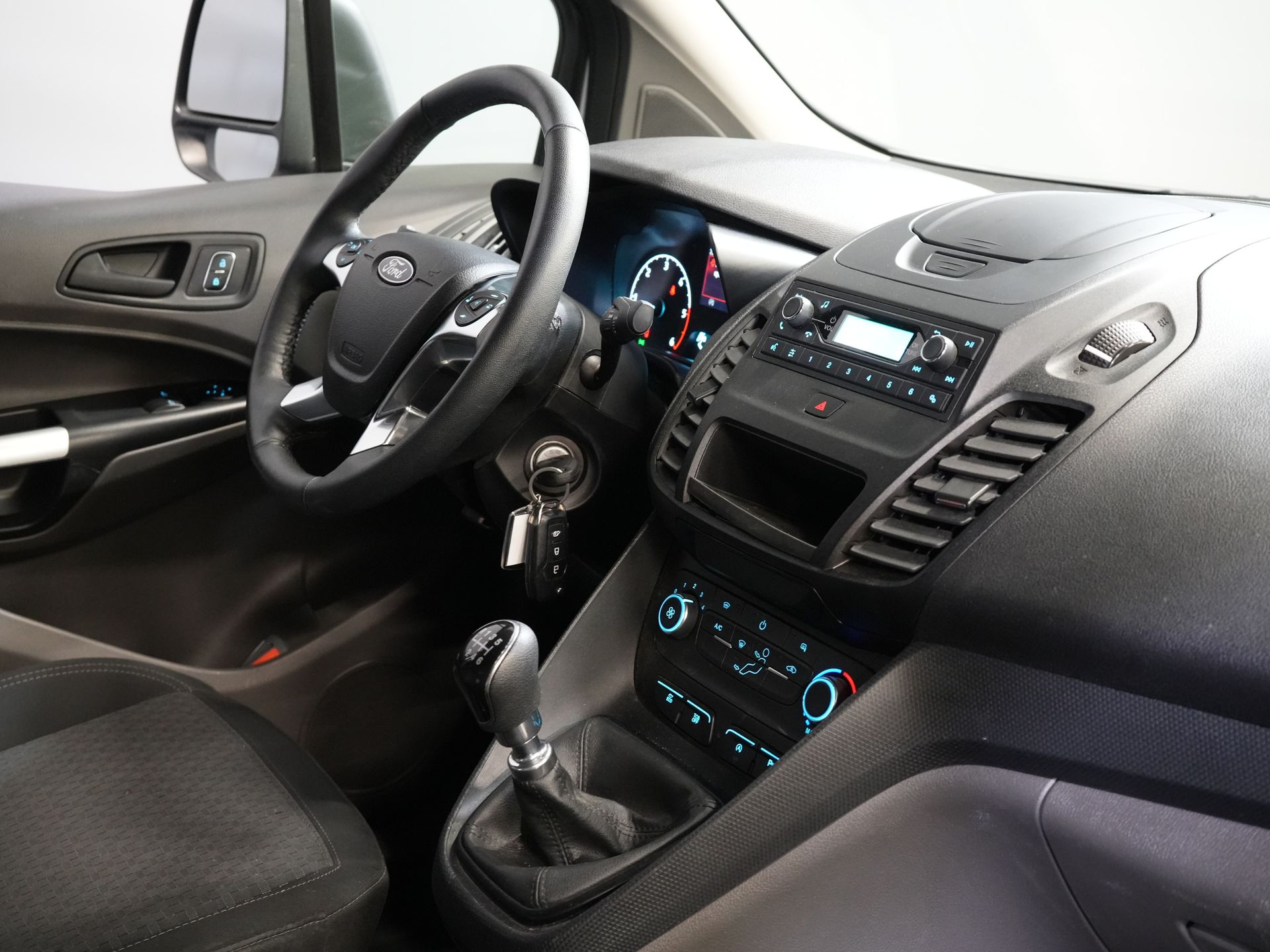Ford Transit Connect Bestelbus 1.5 TDCI 100 pk L2 Imperiaal/ Inrichting/ Trekhaak/ Cruise/ PDC/ Airco 2