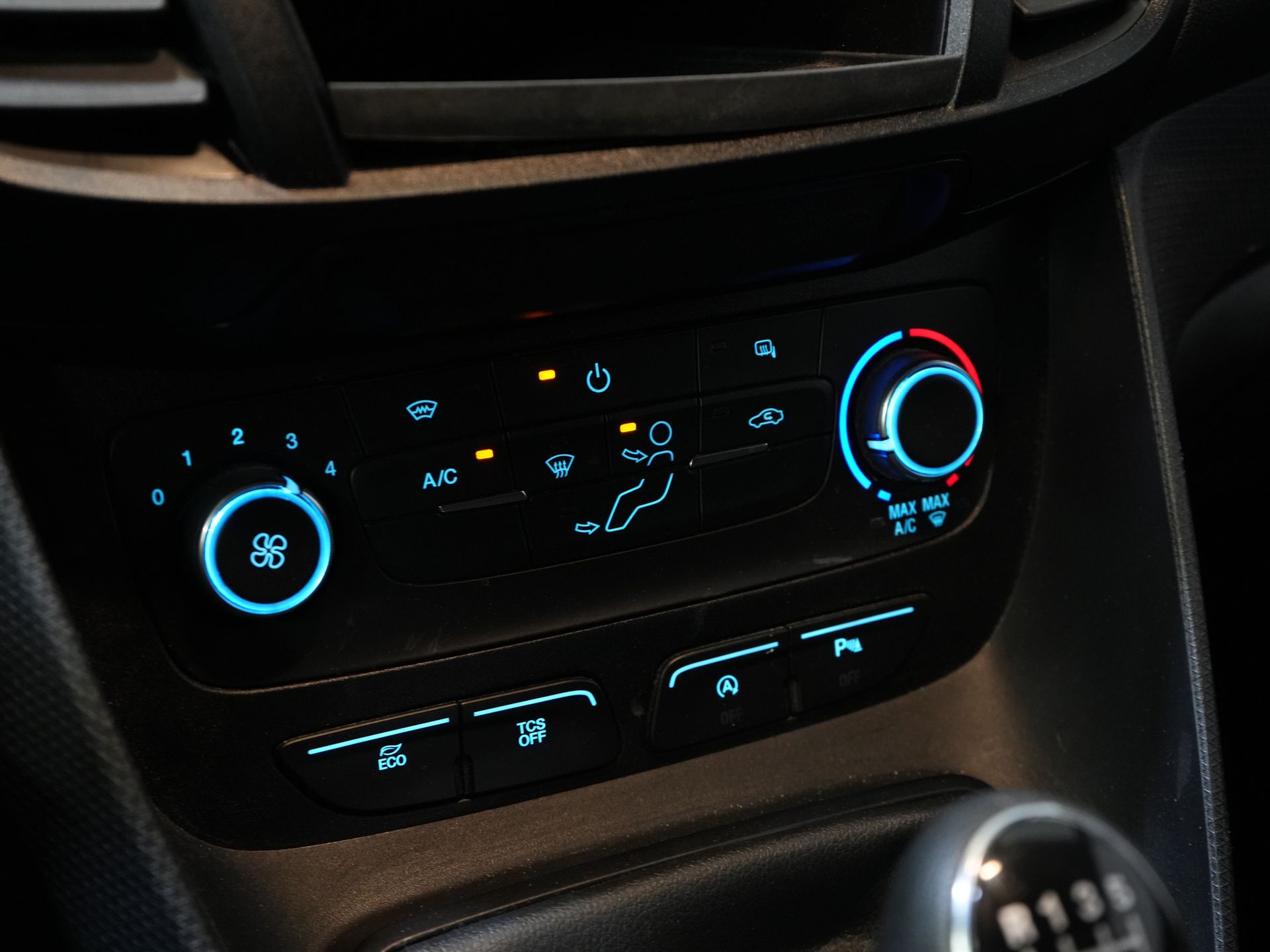 Ford Transit Connect Bestelbus 1.5 TDCI 100 pk L2 Imperiaal/ Inrichting/ Trekhaak/ Cruise/ PDC/ Airco 20