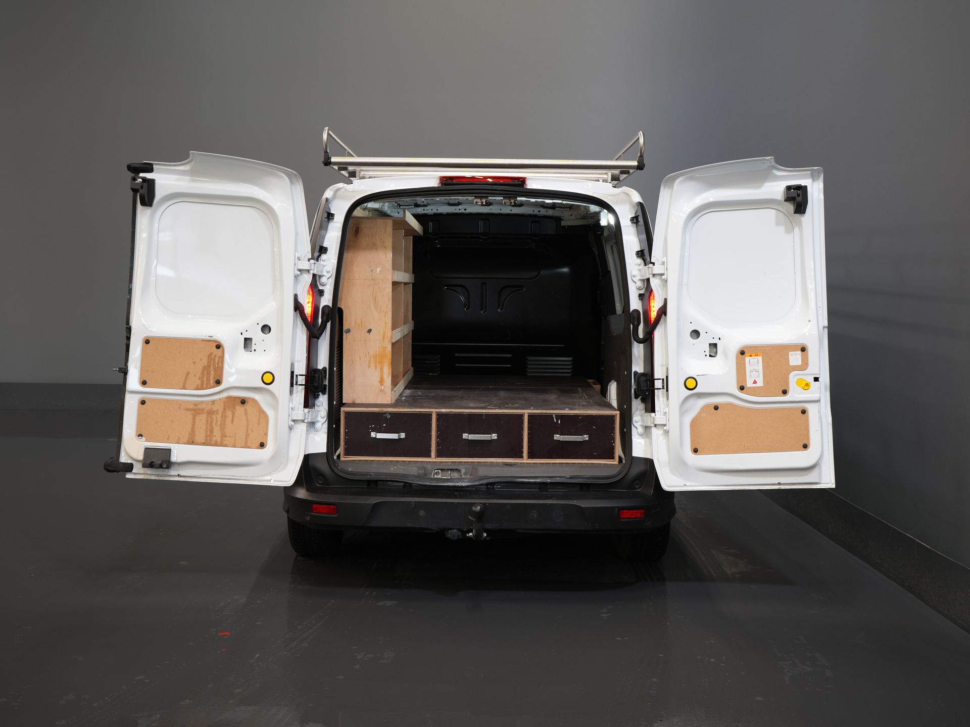Ford Transit Connect Bestelbus 1.5 TDCI 100 pk L2 Imperiaal/ Inrichting/ Trekhaak/ Cruise/ PDC/ Airco 4