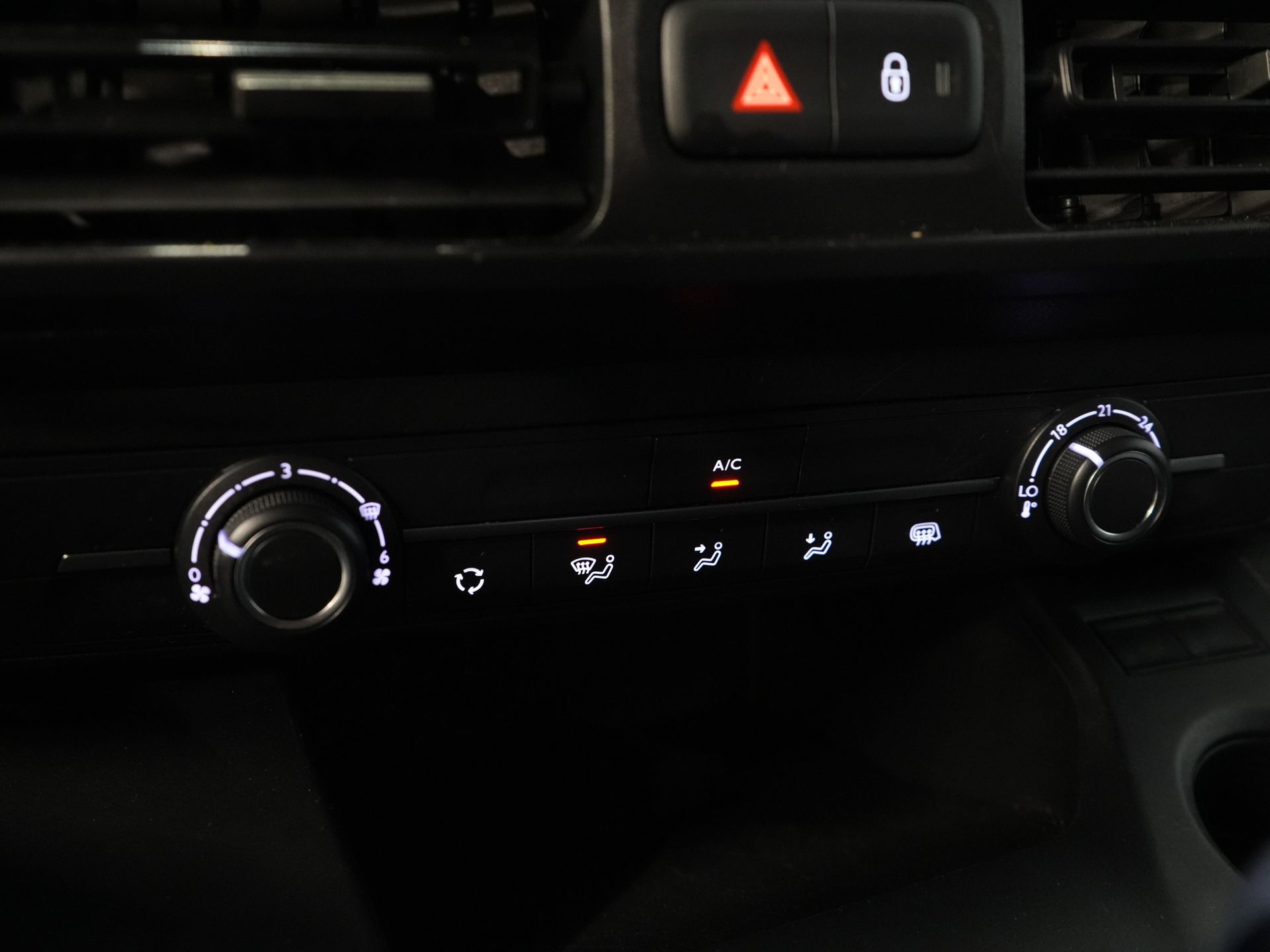 Opel Combo Bestelbus 1.5CDTi 100 pk L2 BPM VRIJ! NL Auto/ Carplay/ Sidebars/ Cruise/ Airco/ Trekhaak 19