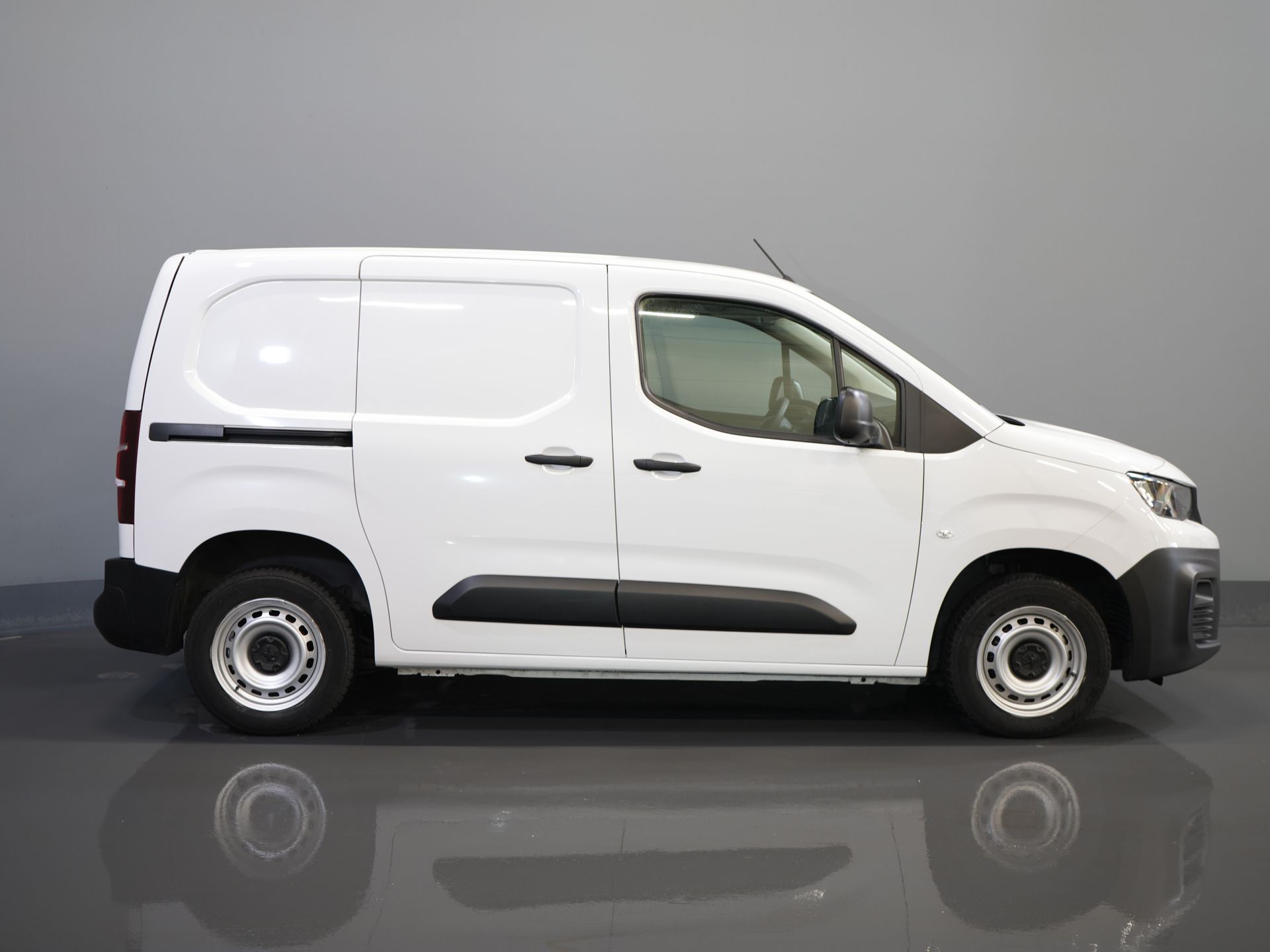 Peugeot Partner Bestelbus 1.5 HDi 100 pk BPM VRIJ Ready2Go 3Pers./ Carplay/ Airco/ Cruise/ Camera/ PDC 10