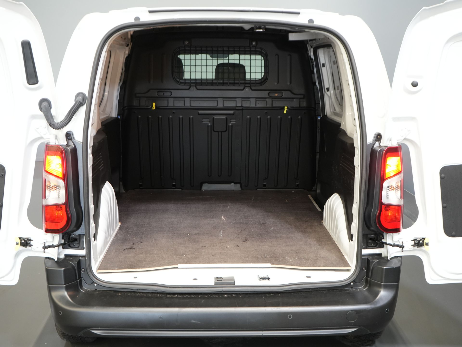 Peugeot Partner Bestelbus 1.5 HDi 100 pk BPM VRIJ Ready2Go 3Pers./ Carplay/ Airco/ Cruise/ Camera/ PDC 14