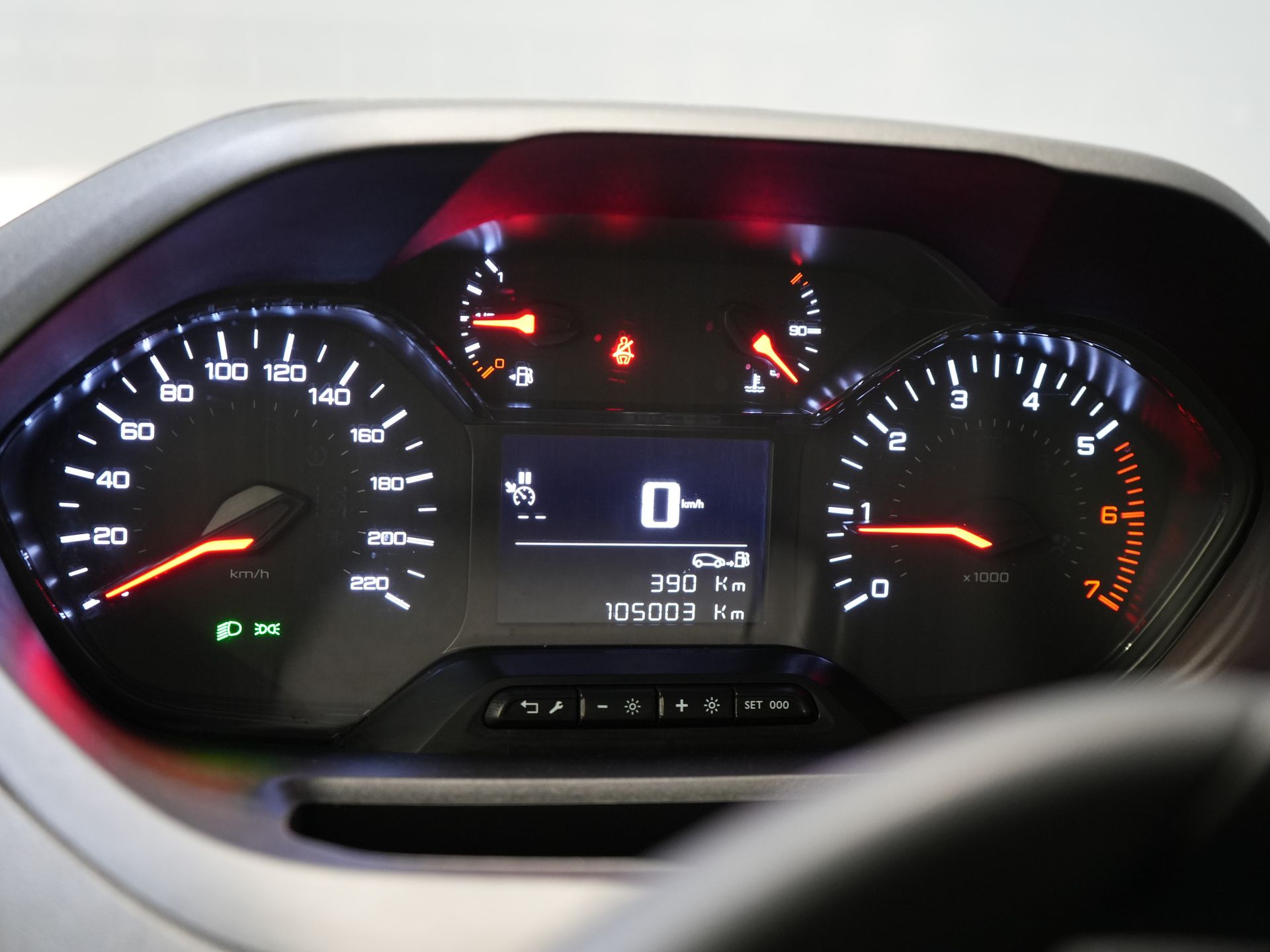 Peugeot Partner Bestelbus 1.5 HDi 100 pk BPM VRIJ Ready2Go 3Pers./ Carplay/ Airco/ Cruise/ Camera/ PDC 18