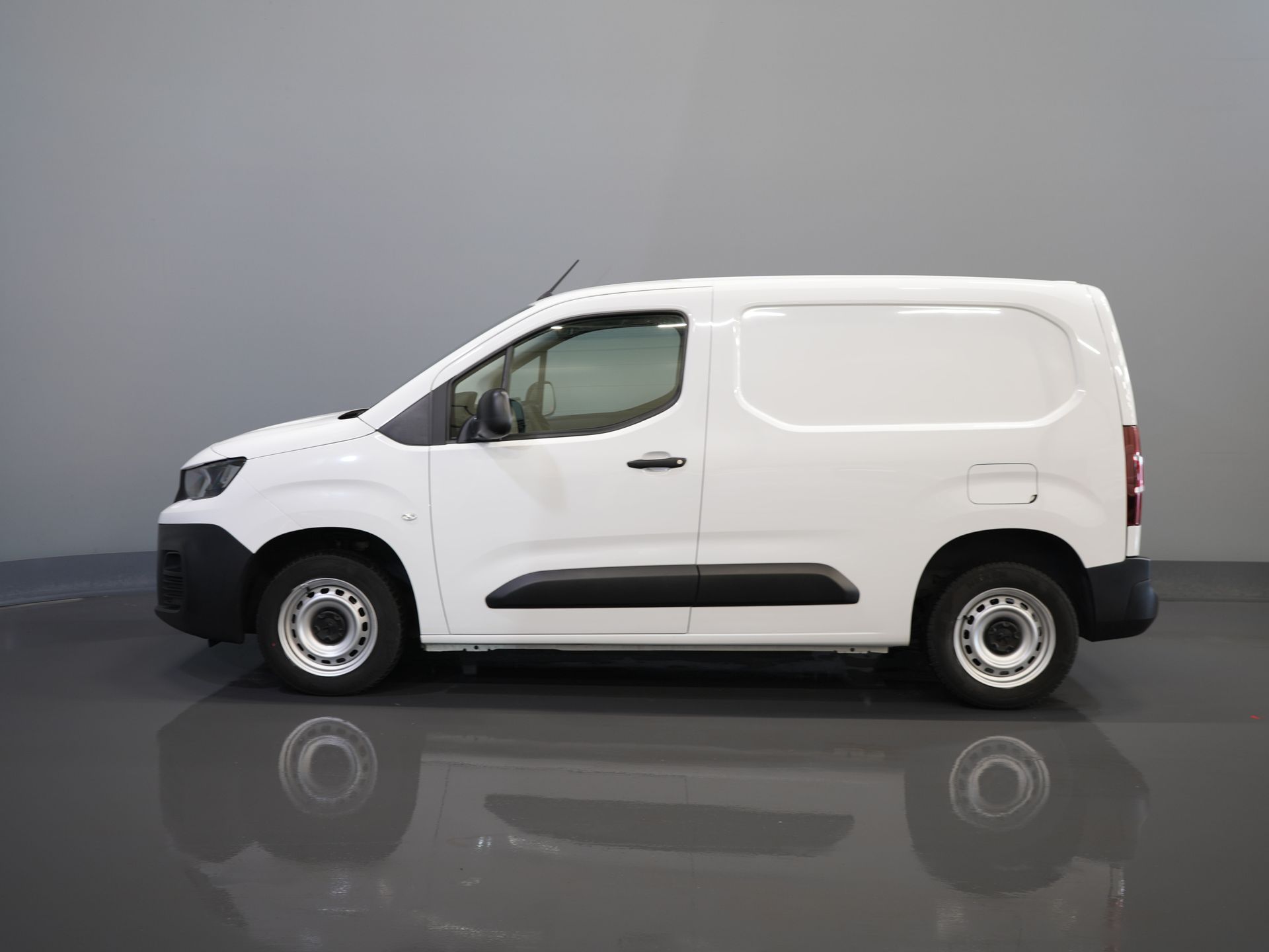 Peugeot Partner Bestelbus 1.5 HDi 100 pk BPM VRIJ Ready2Go 3Pers./ Carplay/ Airco/ Cruise/ Camera/ PDC 9