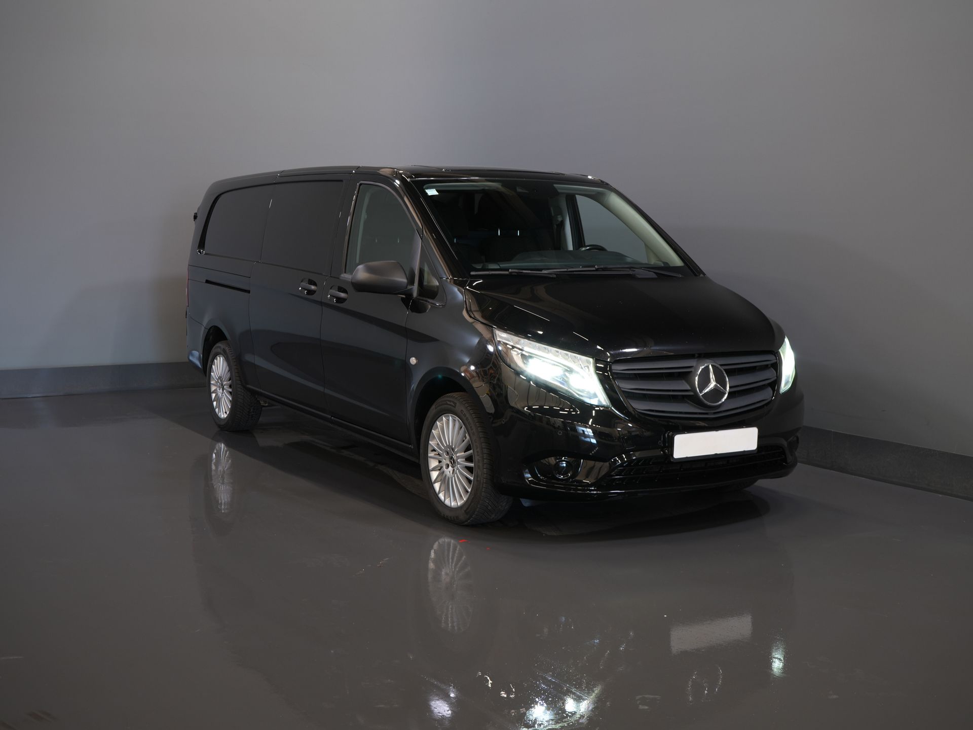 Mercedes-Benz Vito Bestelbus 119 CDI 4Matic L3 Aut. 4x4/ 2.5t Trekverm./ Adapt. Cruise/ LED/ Carplay/ Trekhaak/ Camera 0