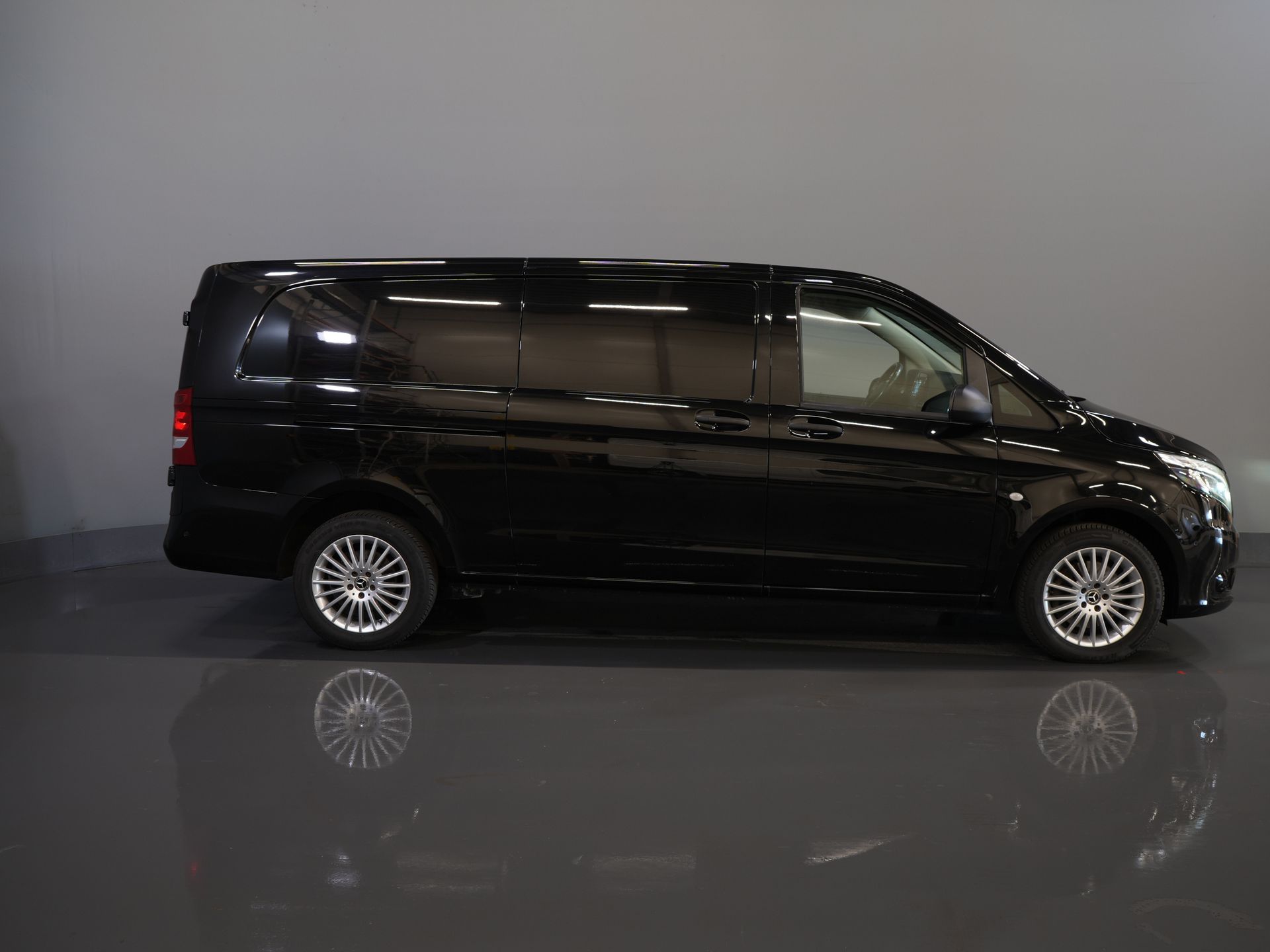 Mercedes-Benz Vito Bestelbus 119 CDI 4Matic L3 Aut. 4x4/ 2.5t Trekverm./ Adapt. Cruise/ LED/ Carplay/ Trekhaak/ Camera 10