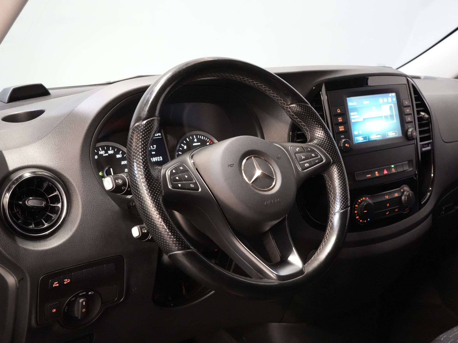 Mercedes-Benz Vito Bestelbus 119 CDI 4Matic L3 Aut. 4x4/ 2.5t Trekverm./ Adapt. Cruise/ LED/ Carplay/ Trekhaak/ Camera 13