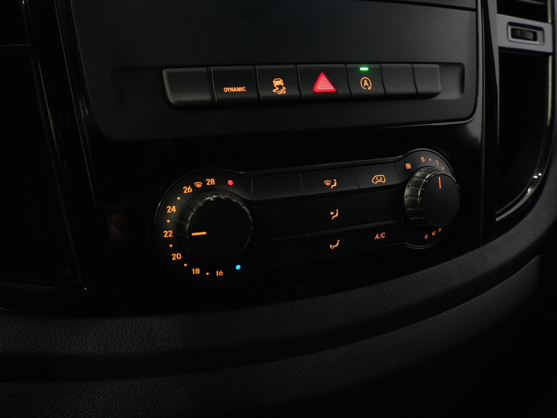 Mercedes-Benz Vito Bestelbus 119 CDI 4Matic L3 Aut. 4x4/ 2.5t Trekverm./ Adapt. Cruise/ LED/ Carplay/ Trekhaak/ Camera 21