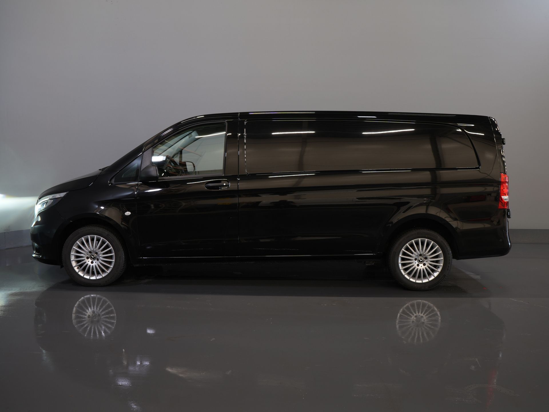 Mercedes-Benz Vito Bestelbus 119 CDI 4Matic L3 Aut. 4x4/ 2.5t Trekverm./ Adapt. Cruise/ LED/ Carplay/ Trekhaak/ Camera 9