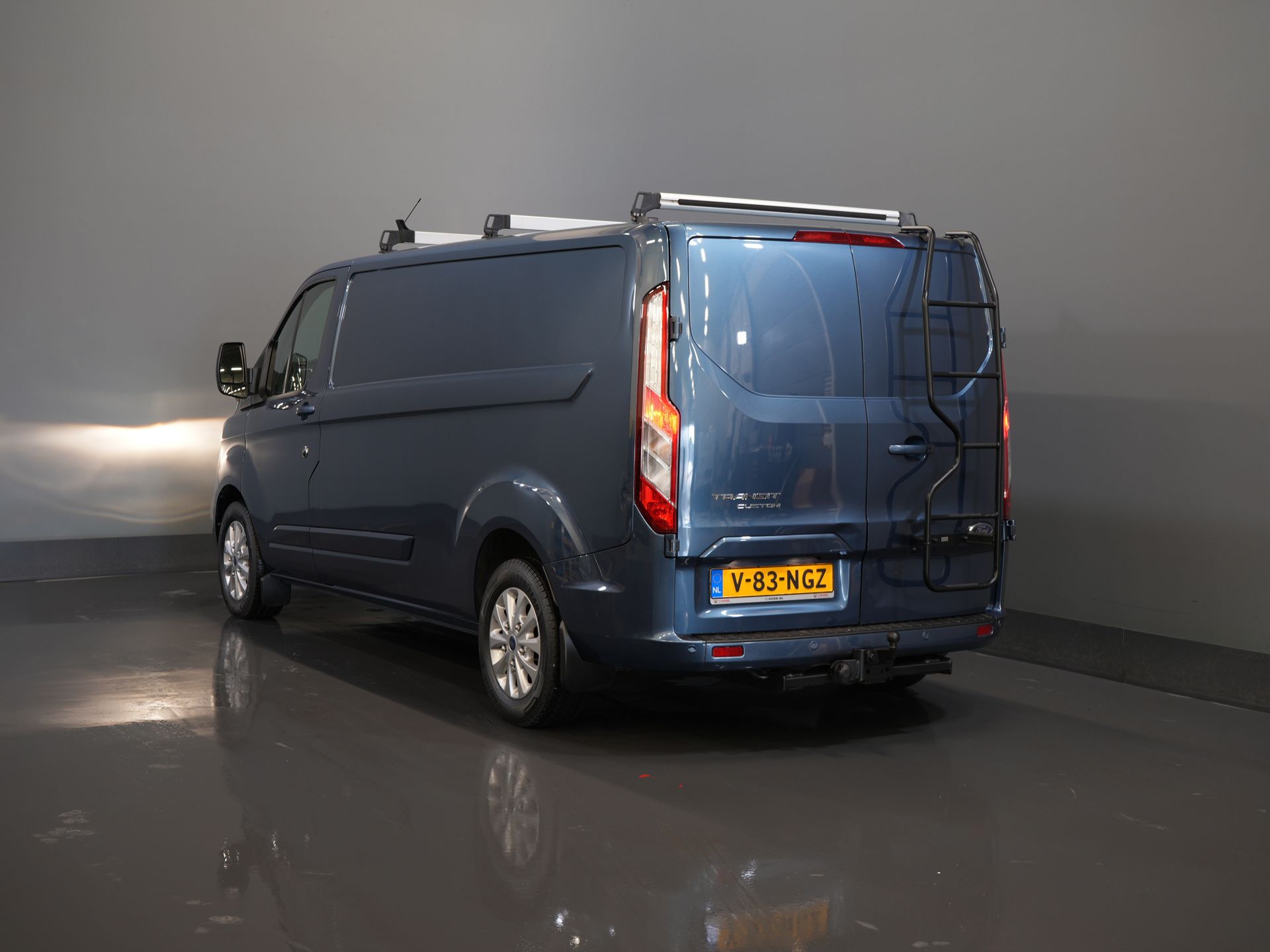 Ford Transit Custom Bestelbus 320 2.0 TDCI 170 pk Aut. L2 Trend BPM VRIJ! Carplay/ Stoelverw./ Camera/ PDC/ LMV/ Dakdragers/ Trekhaak 1