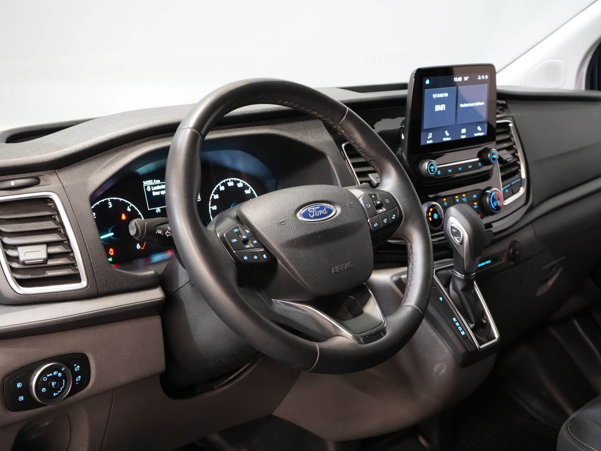 Ford Transit Custom Bestelbus 320 2.0 TDCI 170 pk Aut. L2 Trend BPM VRIJ! Carplay/ Stoelverw./ Camera/ PDC/ LMV/ Dakdragers/ Trekhaak 13