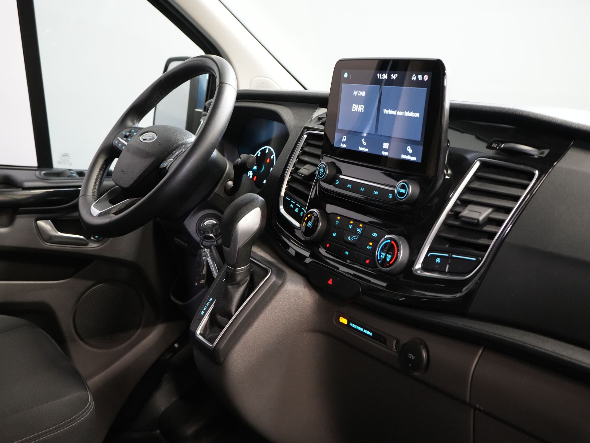 Ford Transit Custom Bestelbus 320 2.0 TDCI 170 pk Aut. L2 Trend BPM VRIJ! Carplay/ Stoelverw./ Camera/ PDC/ LMV/ Dakdragers/ Trekhaak 2