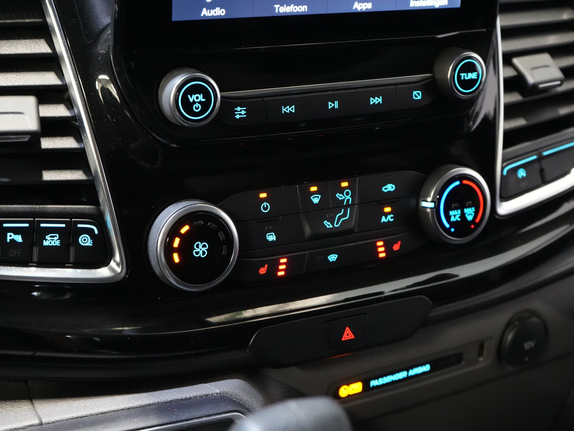 Ford Transit Custom Bestelbus 320 2.0 TDCI 170 pk Aut. L2 Trend BPM VRIJ! Carplay/ Stoelverw./ Camera/ PDC/ LMV/ Dakdragers/ Trekhaak 21
