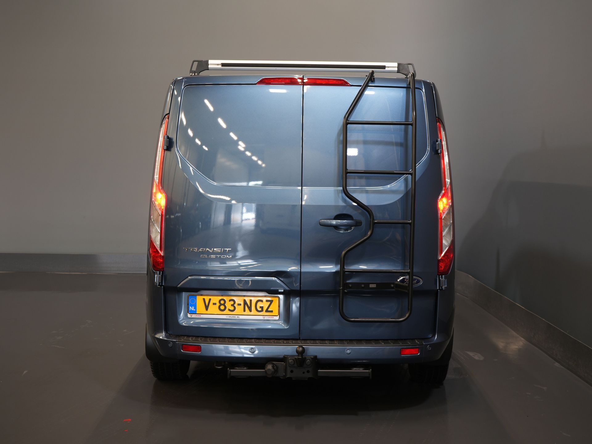 Ford Transit Custom Bestelbus 320 2.0 TDCI 170 pk Aut. L2 Trend BPM VRIJ! Carplay/ Stoelverw./ Camera/ PDC/ LMV/ Dakdragers/ Trekhaak 5