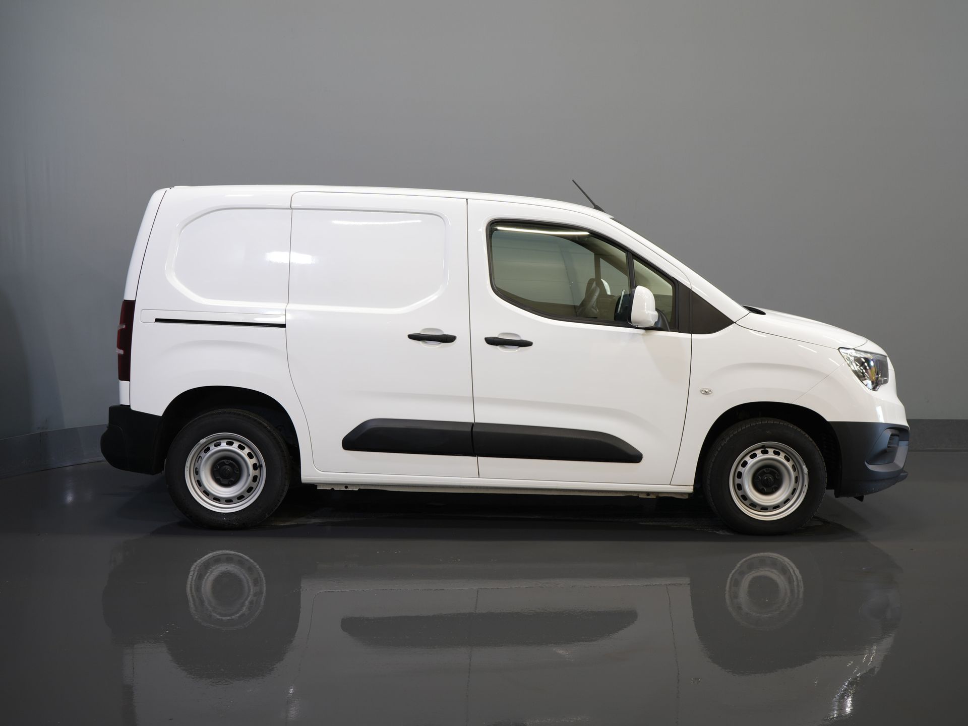 Opel Combo Bestelbus 1.5D 100 pk BPM VRIJ! Carplay/ Cruise/ Trekhaak/ Airco/ PDC 10