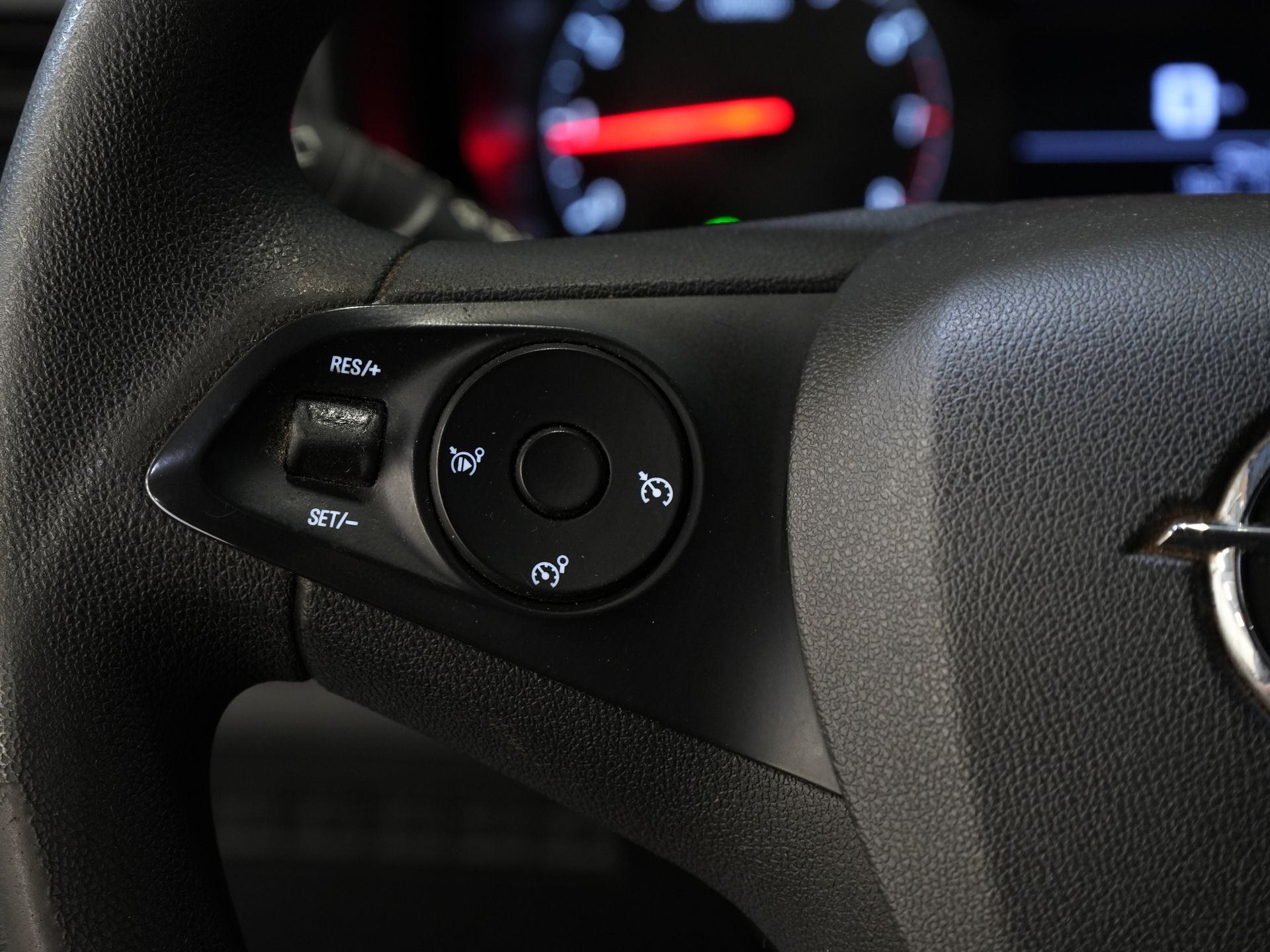 Opel Combo Bestelbus 1.5D 100 pk BPM VRIJ! Carplay/ Cruise/ Trekhaak/ Airco/ PDC 17