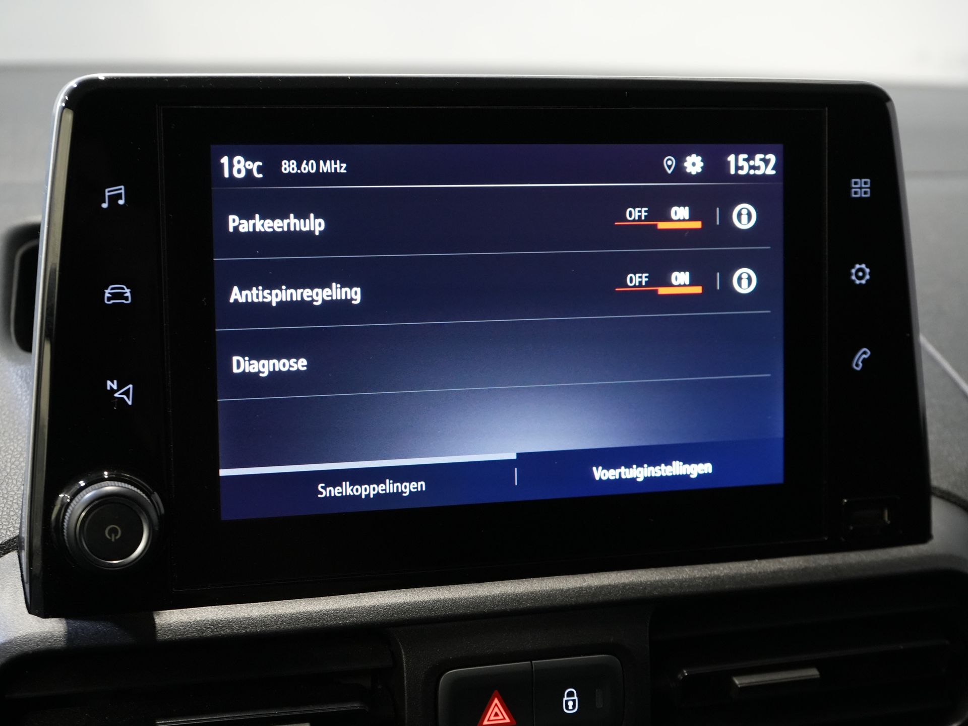 Opel Combo Bestelbus 1.5D 100 pk BPM VRIJ! Carplay/ Cruise/ Trekhaak/ Airco/ PDC 21