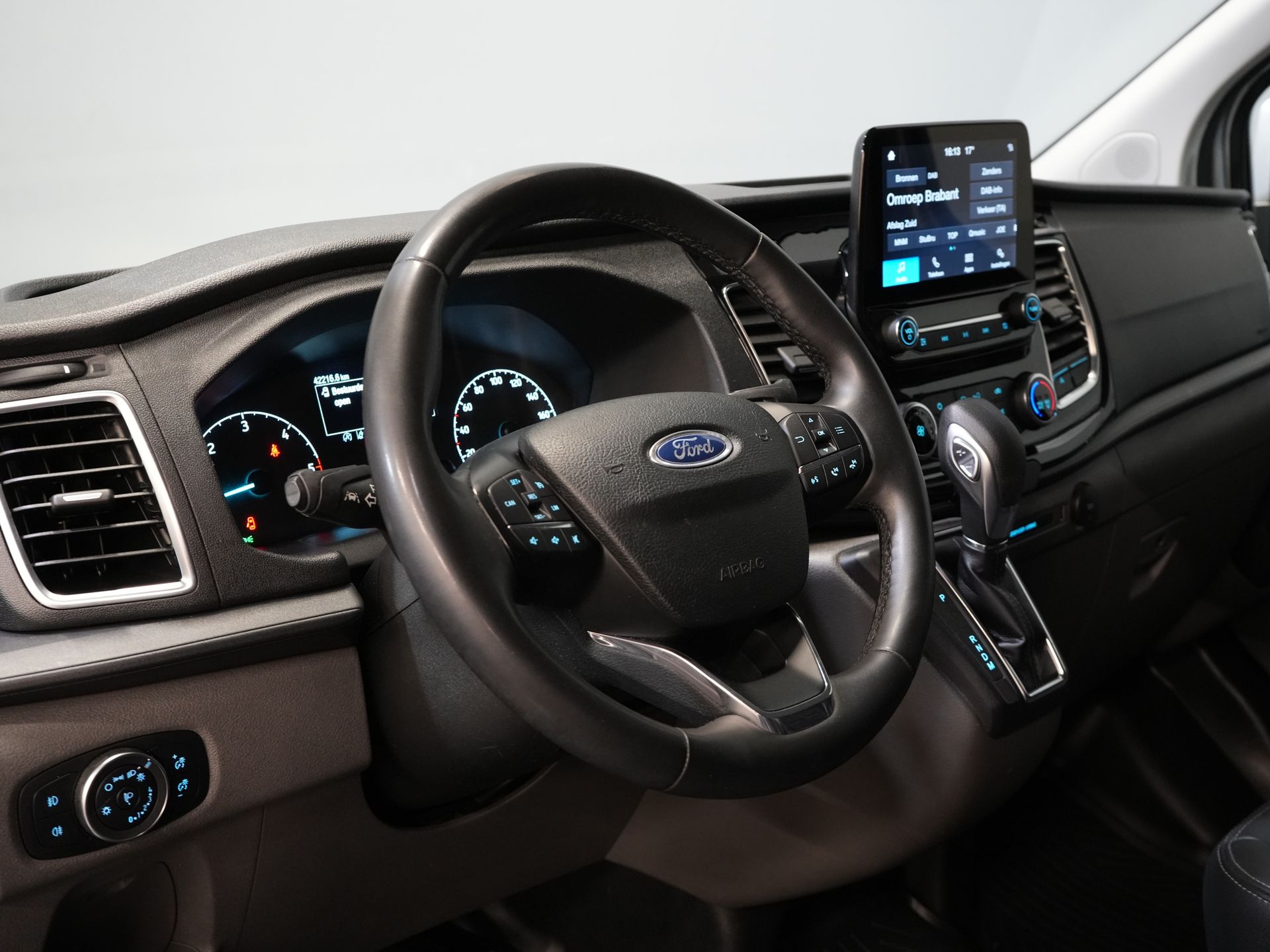 Ford Transit Custom Bestelbus 320 2.0 TDCI 170 pk L2 Aut. Limited BPM VRIJ! 2xSchuifdeur/ Stoelverw./ Carplay/ Camera/ LMV/ Trekhaak 13