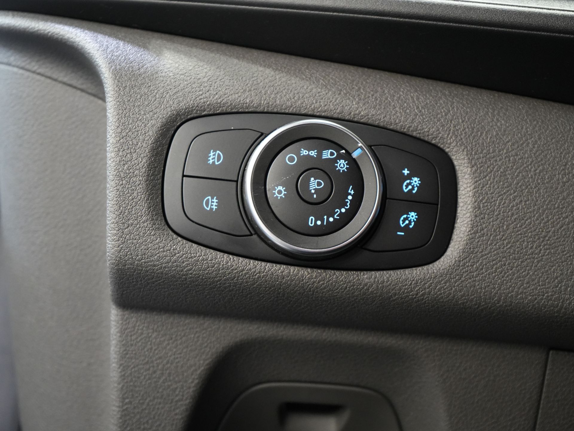 Ford Transit Custom Bestelbus 320 2.0 TDCI 170 pk L2 Aut. Limited BPM VRIJ! 2xSchuifdeur/ Stoelverw./ Carplay/ Camera/ LMV/ Trekhaak 17