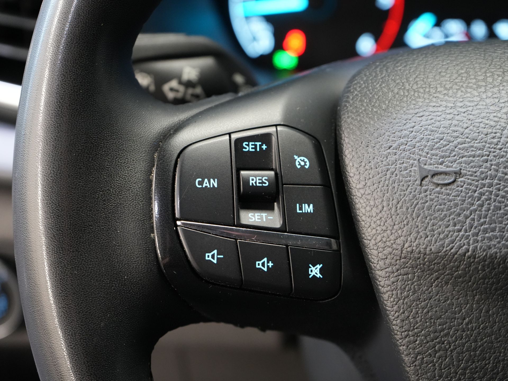 Ford Transit Custom Bestelbus 320 2.0 TDCI 170 pk L2 Aut. Limited BPM VRIJ! 2xSchuifdeur/ Stoelverw./ Carplay/ Camera/ LMV/ Trekhaak 18