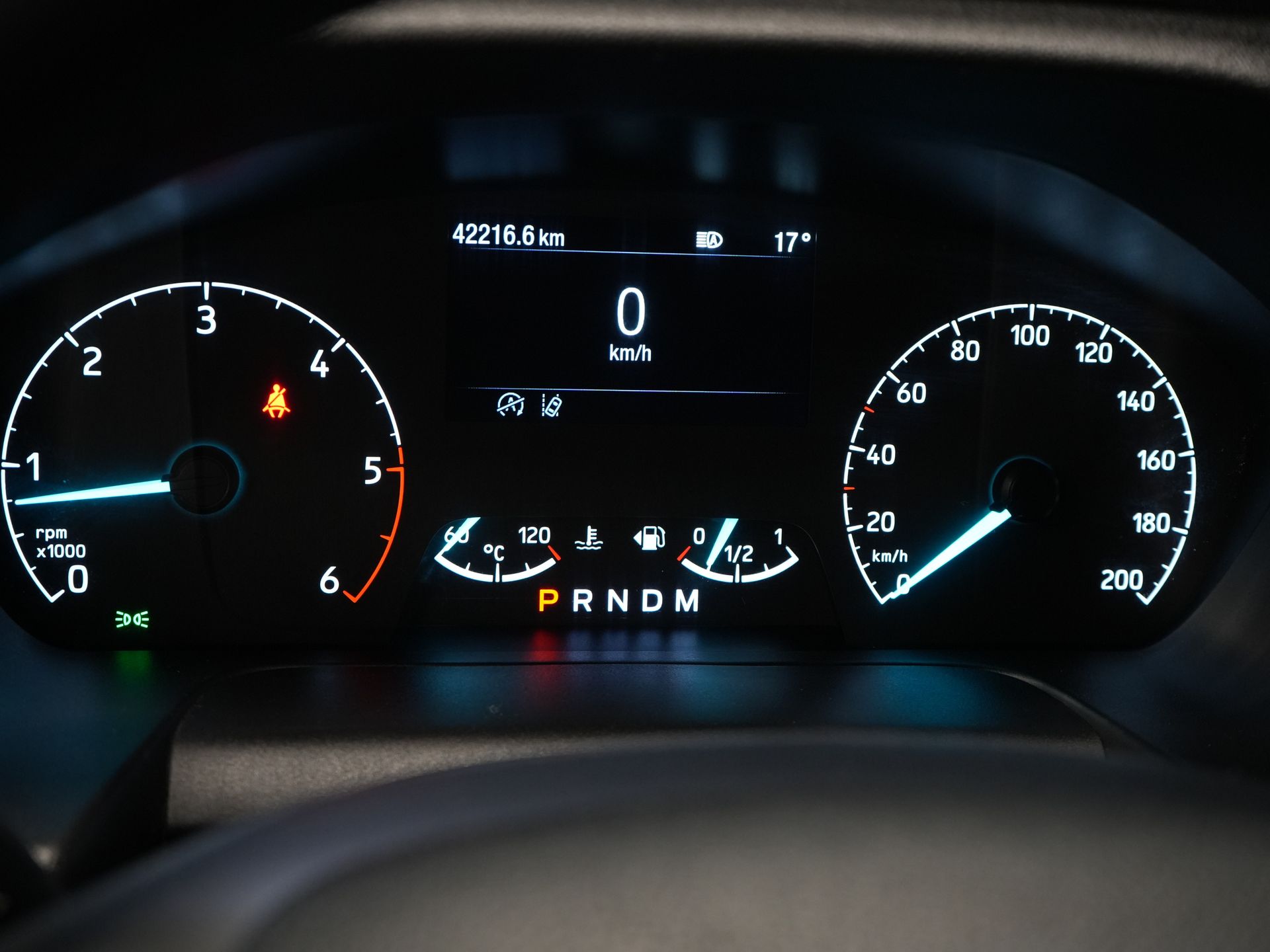 Ford Transit Custom Bestelbus 320 2.0 TDCI 170 pk L2 Aut. Limited BPM VRIJ! 2xSchuifdeur/ Stoelverw./ Carplay/ Camera/ LMV/ Trekhaak 19