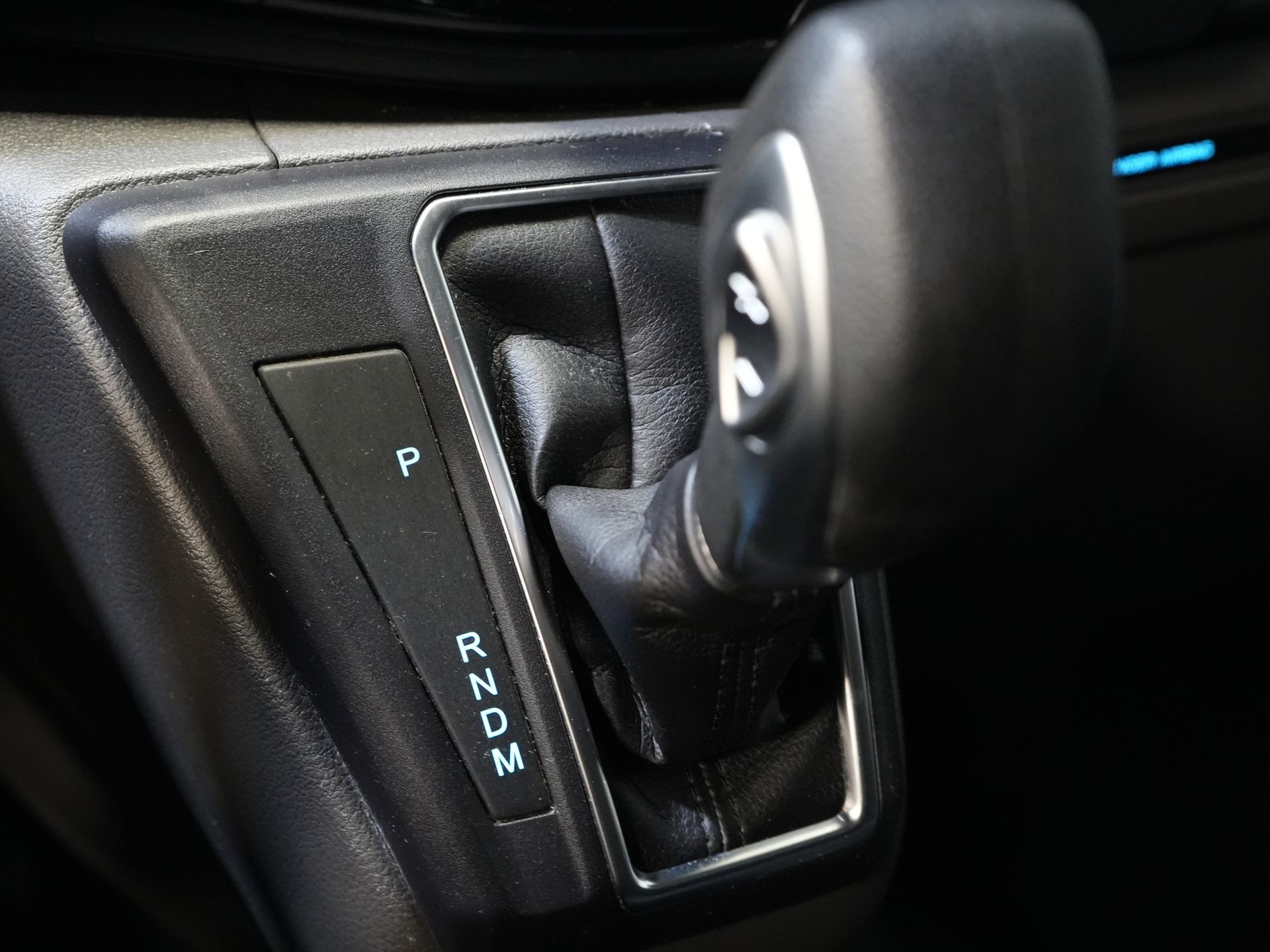 Ford Transit Custom Bestelbus 320 2.0 TDCI 170 pk L2 Aut. Limited BPM VRIJ! 2xSchuifdeur/ Stoelverw./ Carplay/ Camera/ LMV/ Trekhaak 20