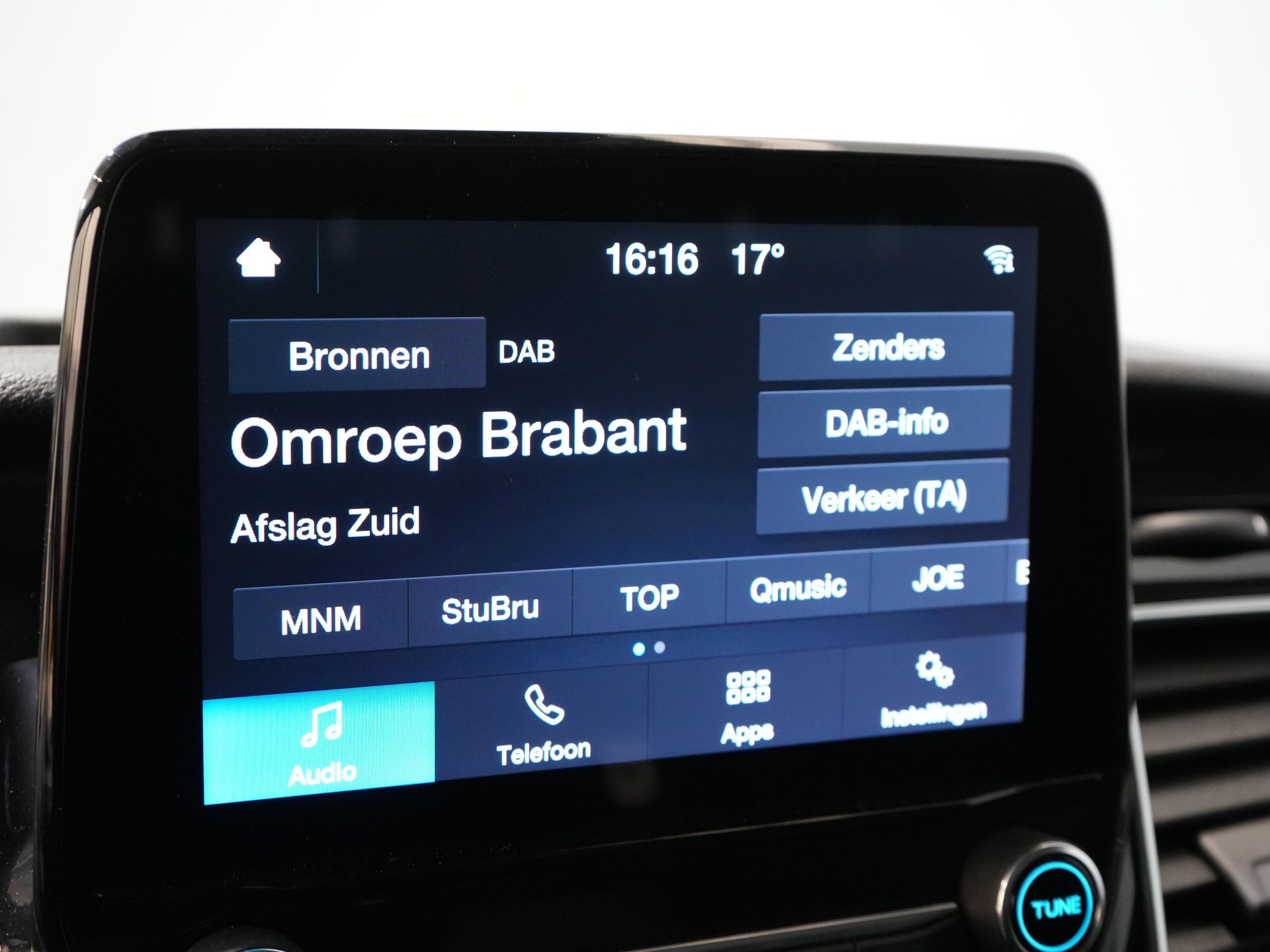 Ford Transit Custom Bestelbus 320 2.0 TDCI 170 pk L2 Aut. Limited BPM VRIJ! 2xSchuifdeur/ Stoelverw./ Carplay/ Camera/ LMV/ Trekhaak 22